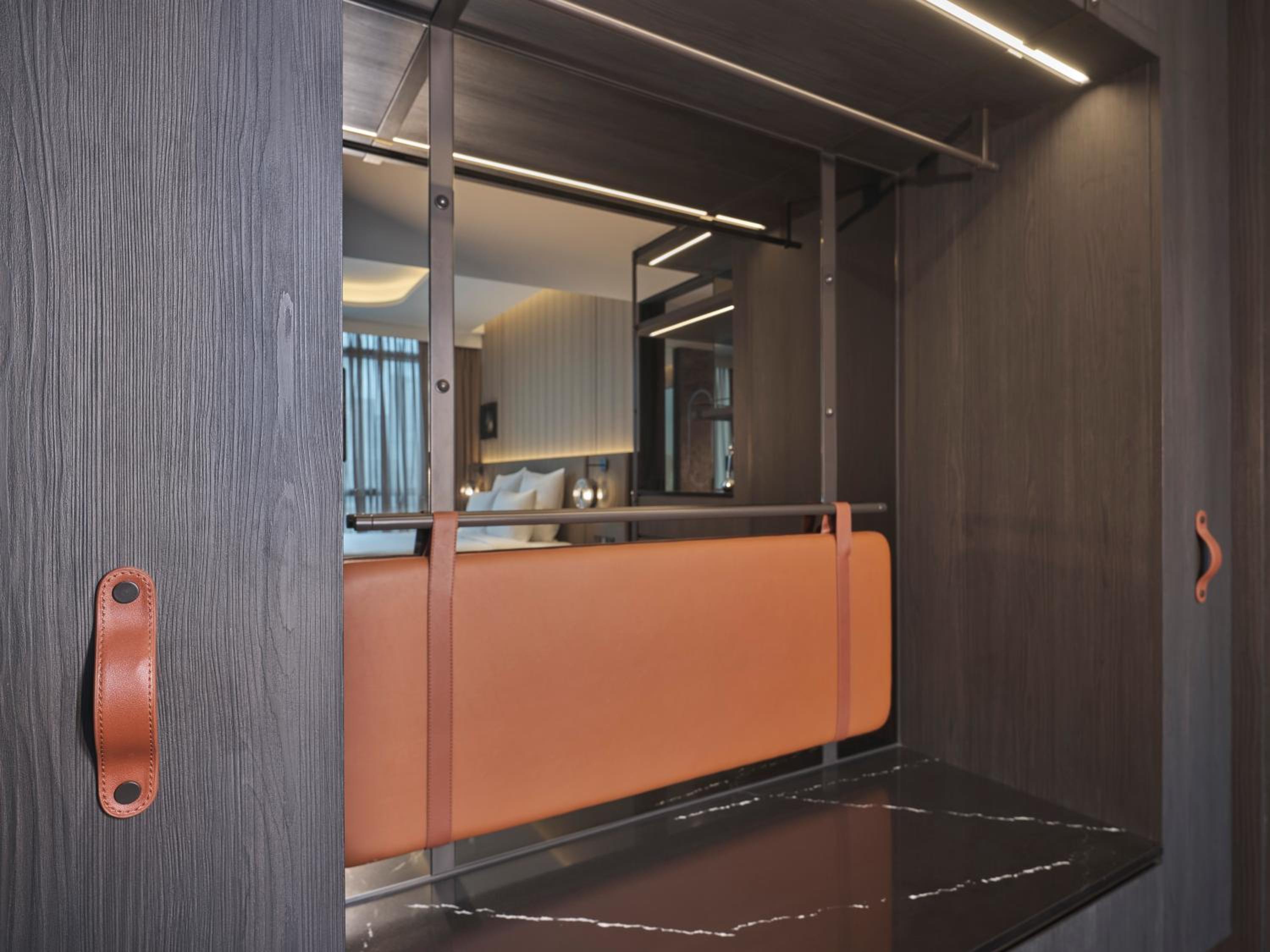 King Studio Suite, Lounge Access photo 2
