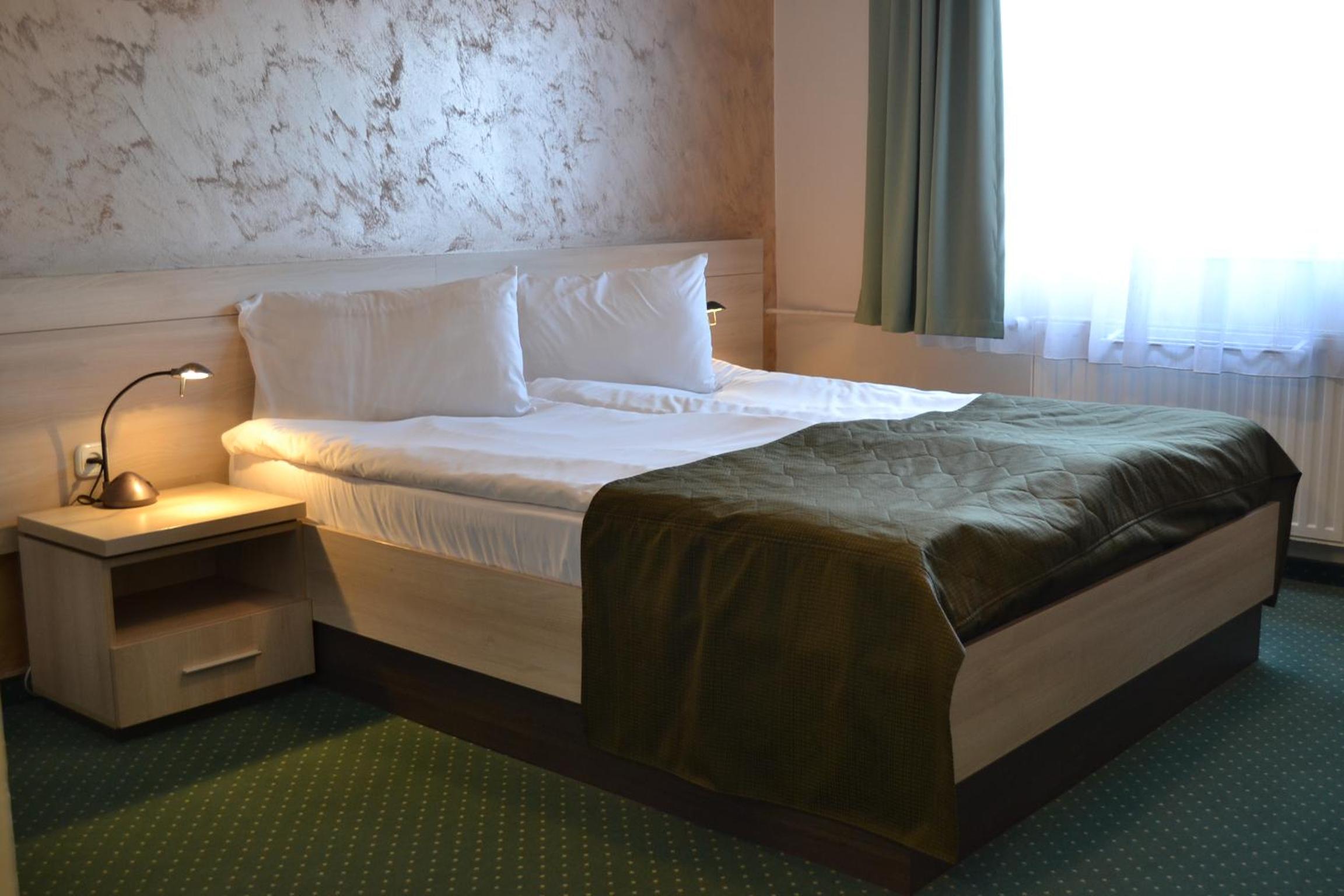 Economy Twin Room photo 2
