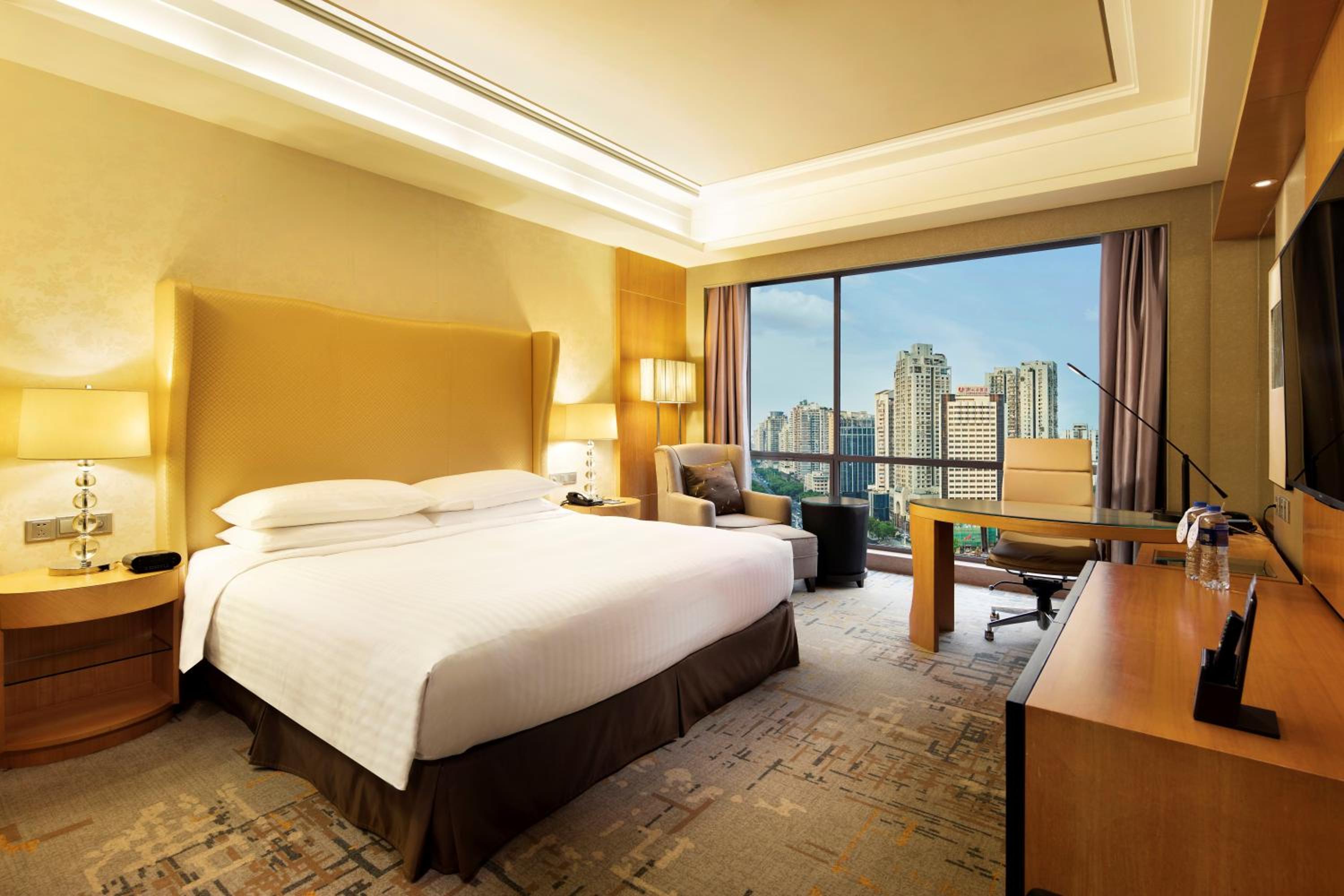 King Room - Mobility Accessible  - Photo 4
