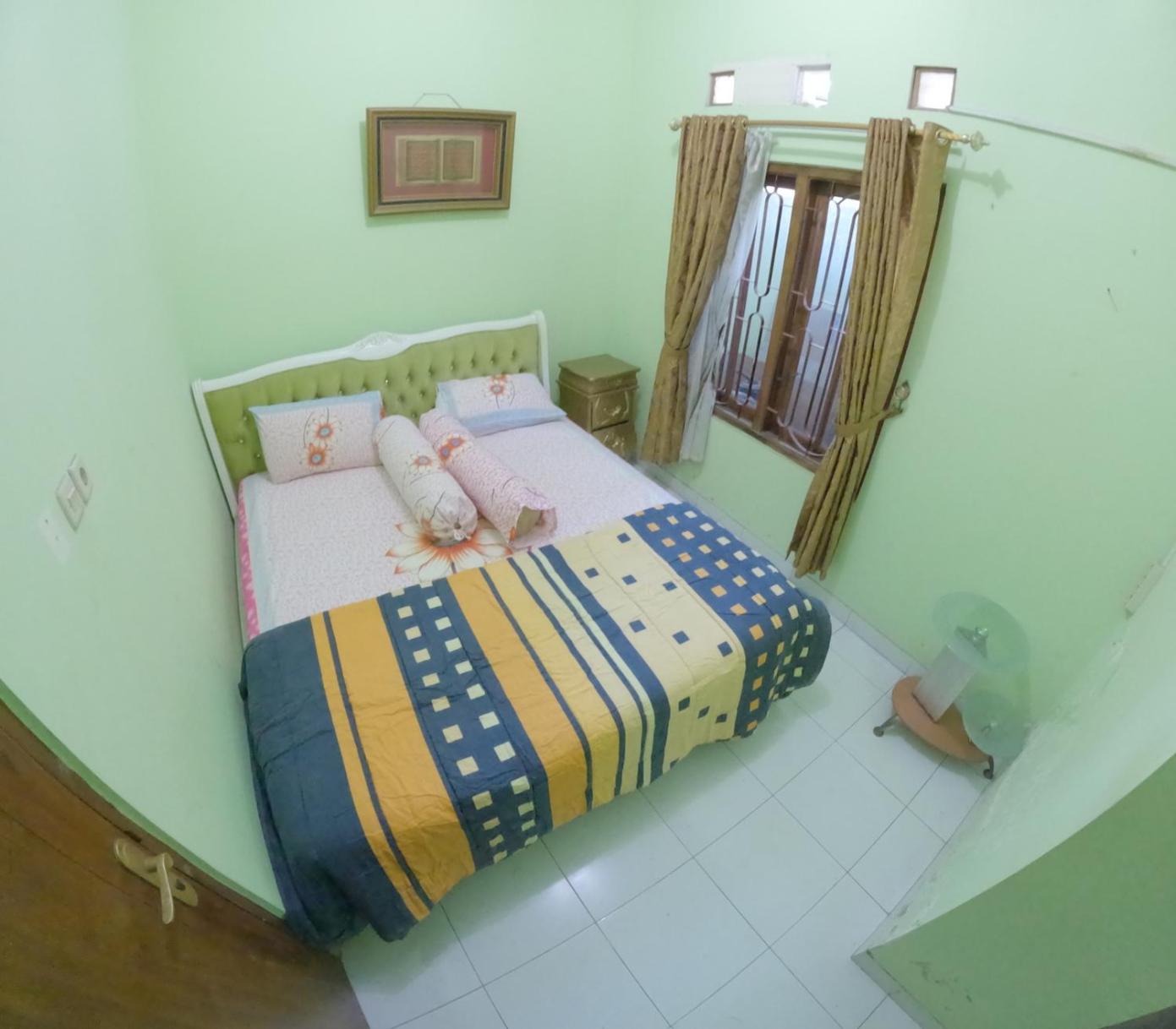 Seven-Bedroom House photo 1