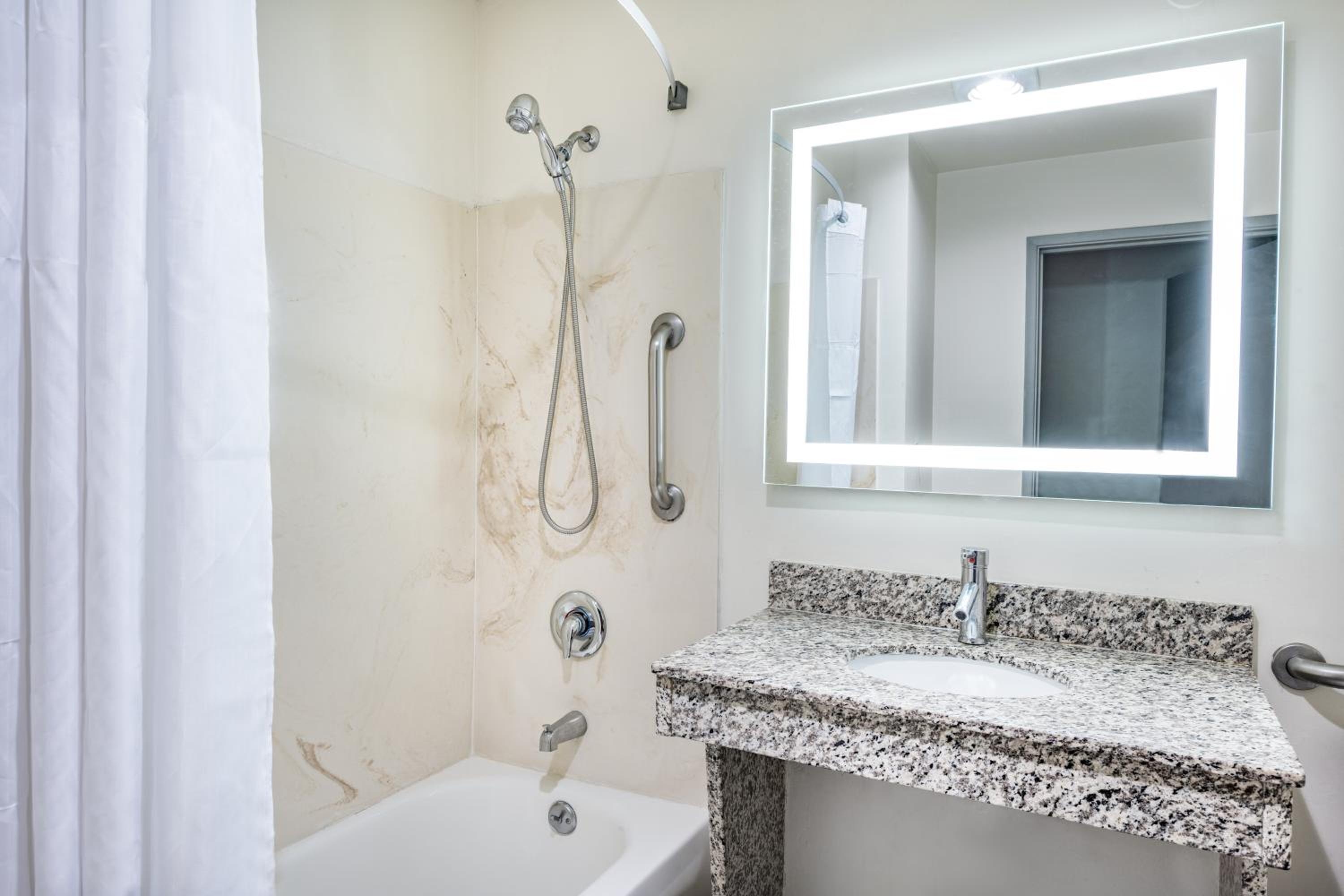 King Room with Mobility/Hearing Impaired Access - Non-Smoking - Photo 4