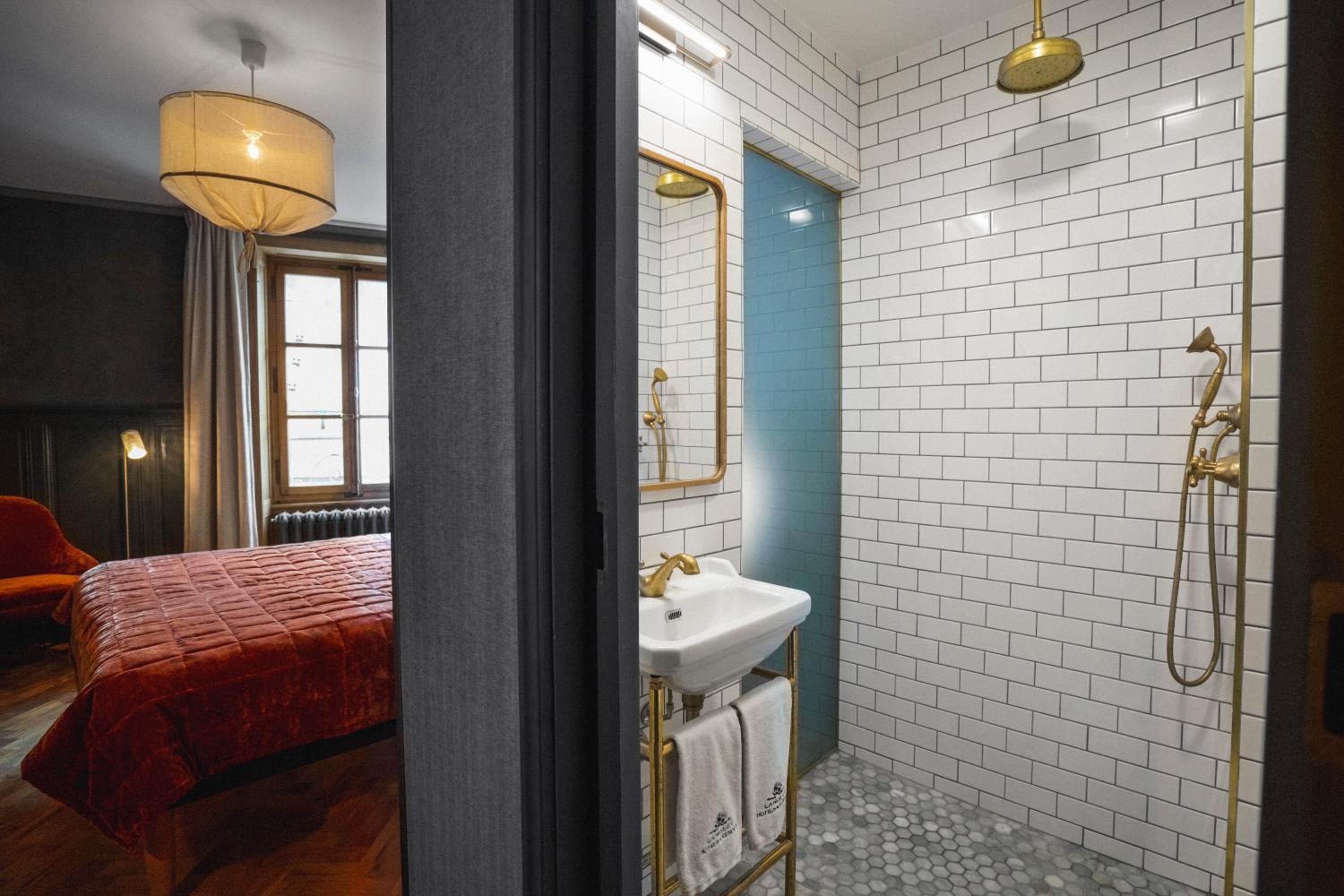 Superior Double Room with Balcony - Photo 4