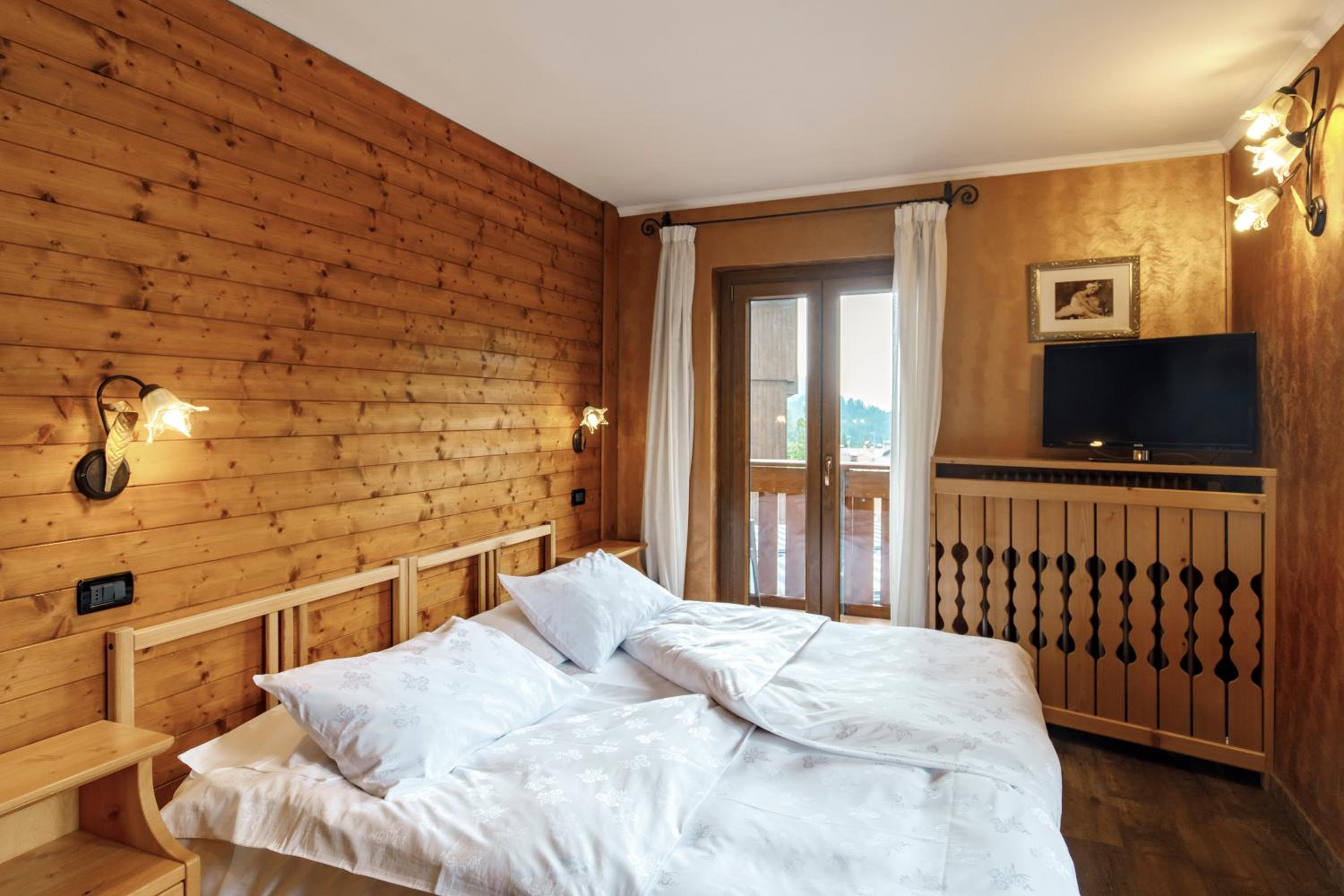 Double or Twin Room with Mountain View - Photo 5