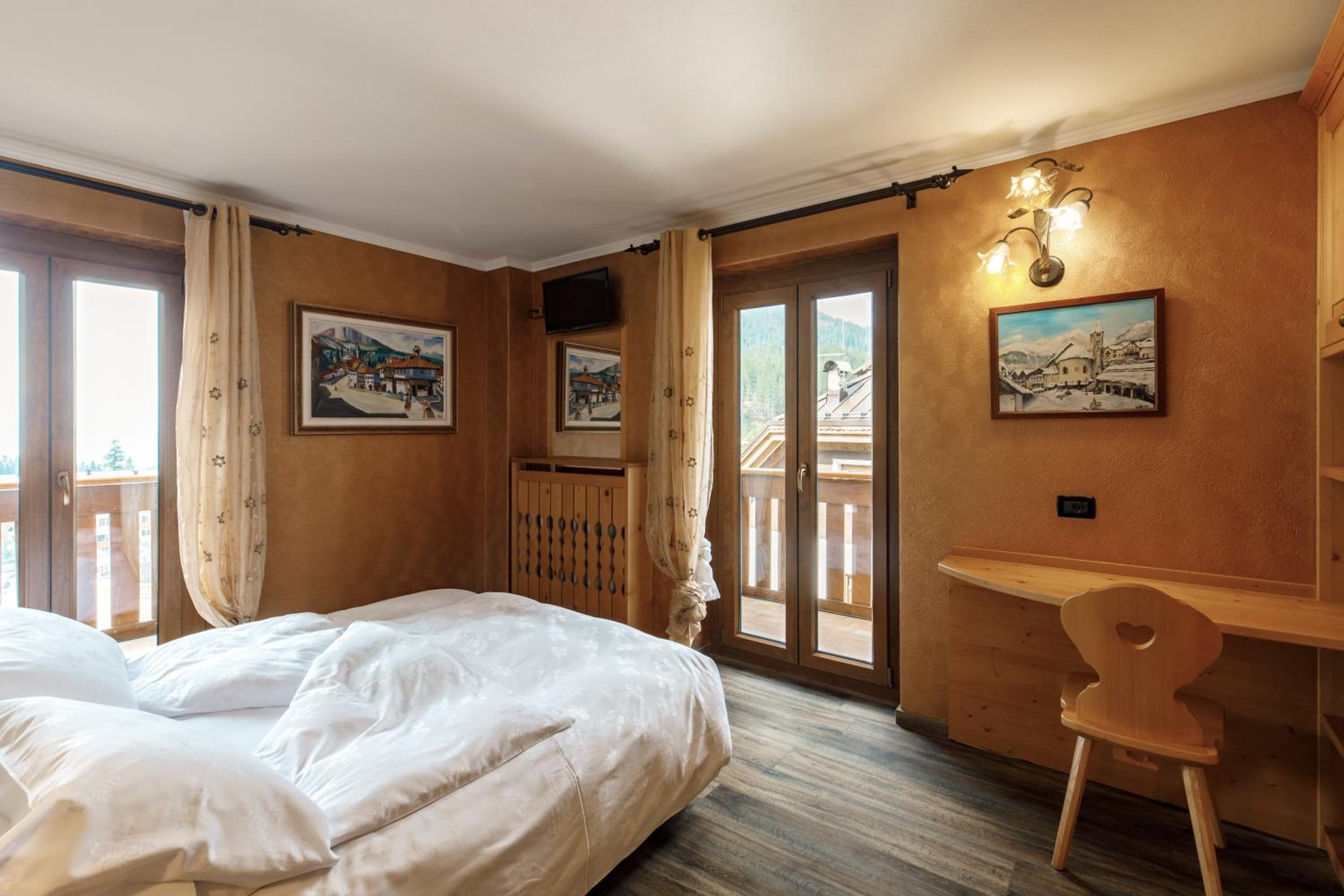 Double or Twin Room with Mountain View - Photo 3