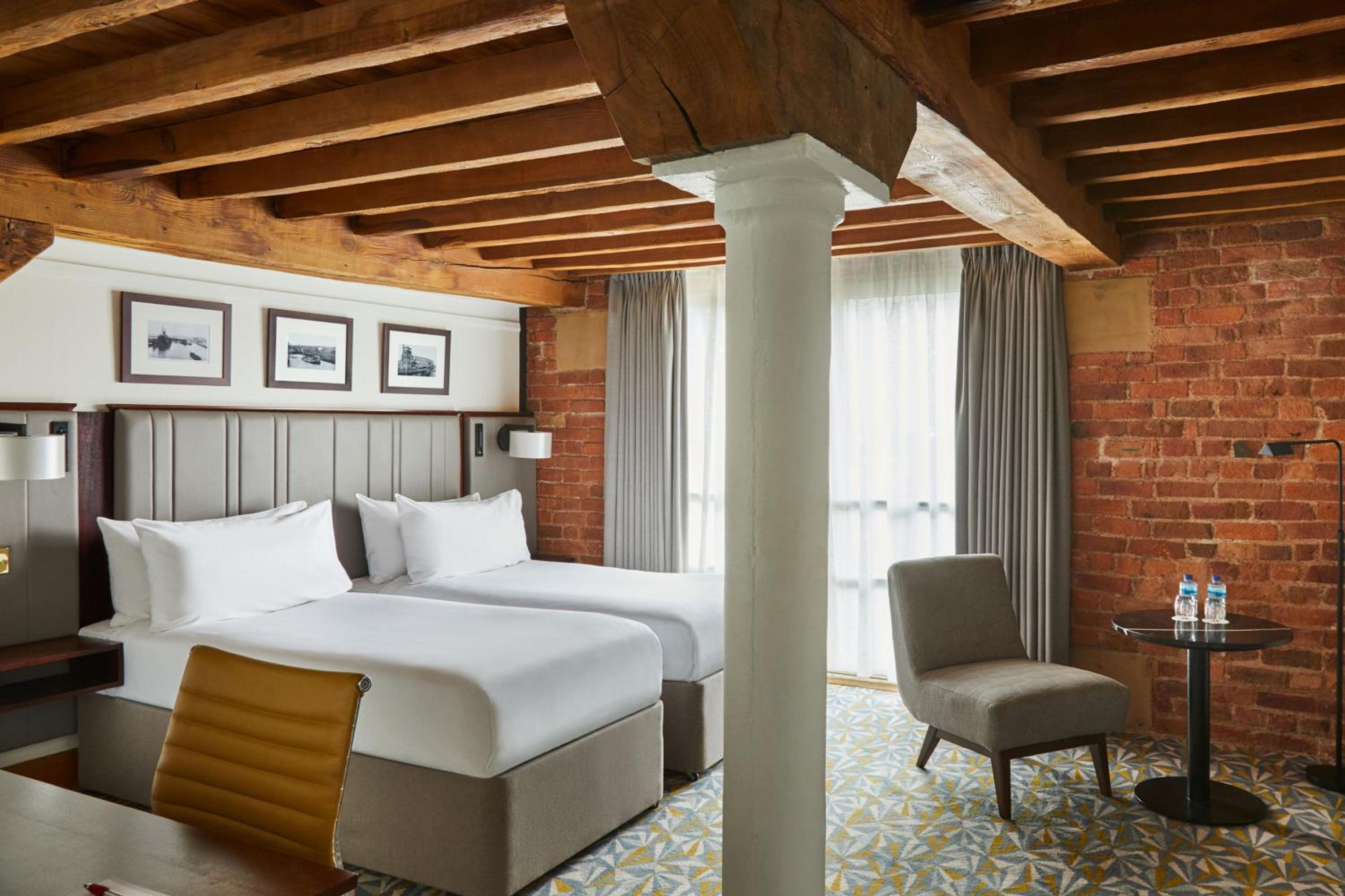 Twin Room - Photo 3
