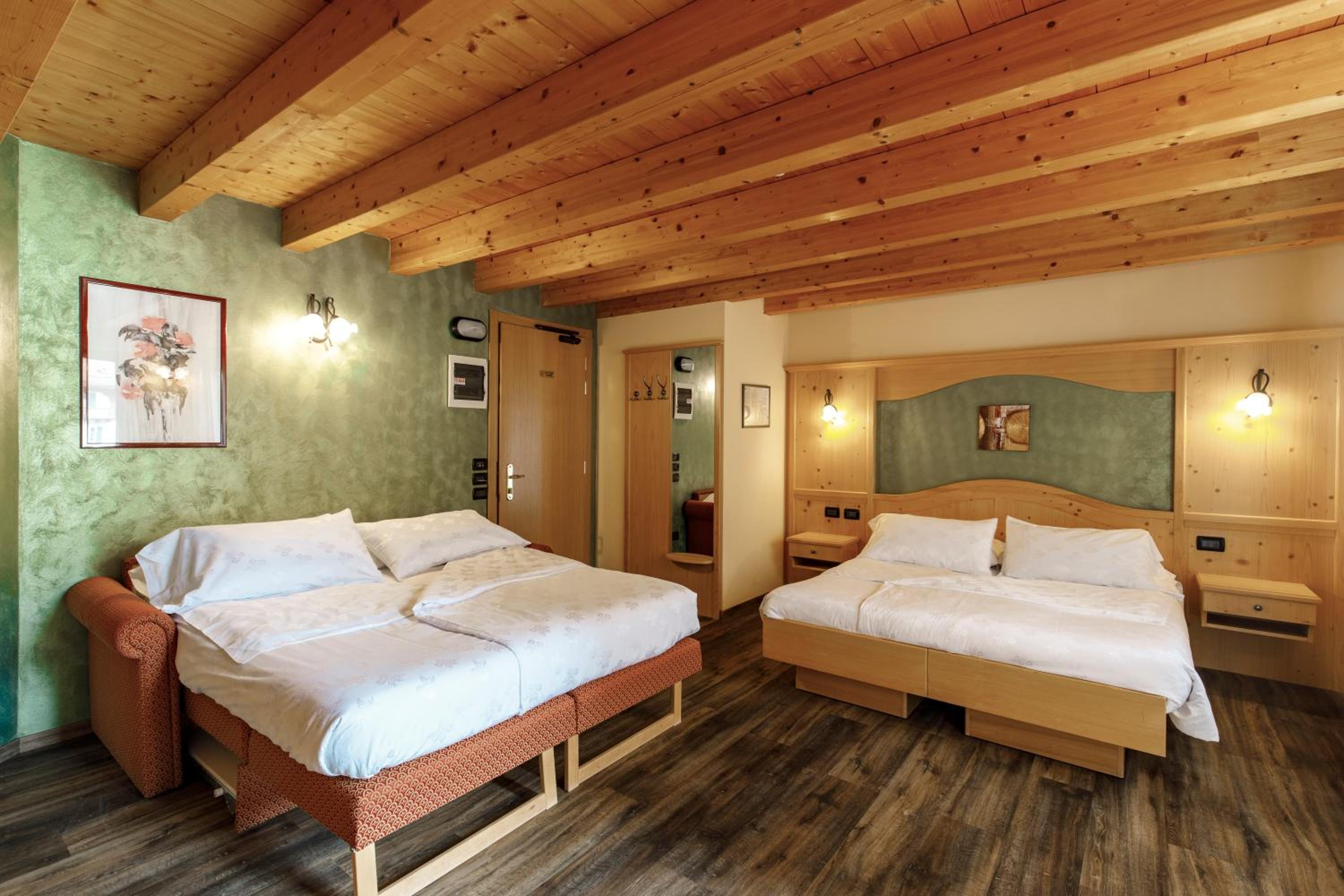 Quadruple Room with Mountain View - Photo 6