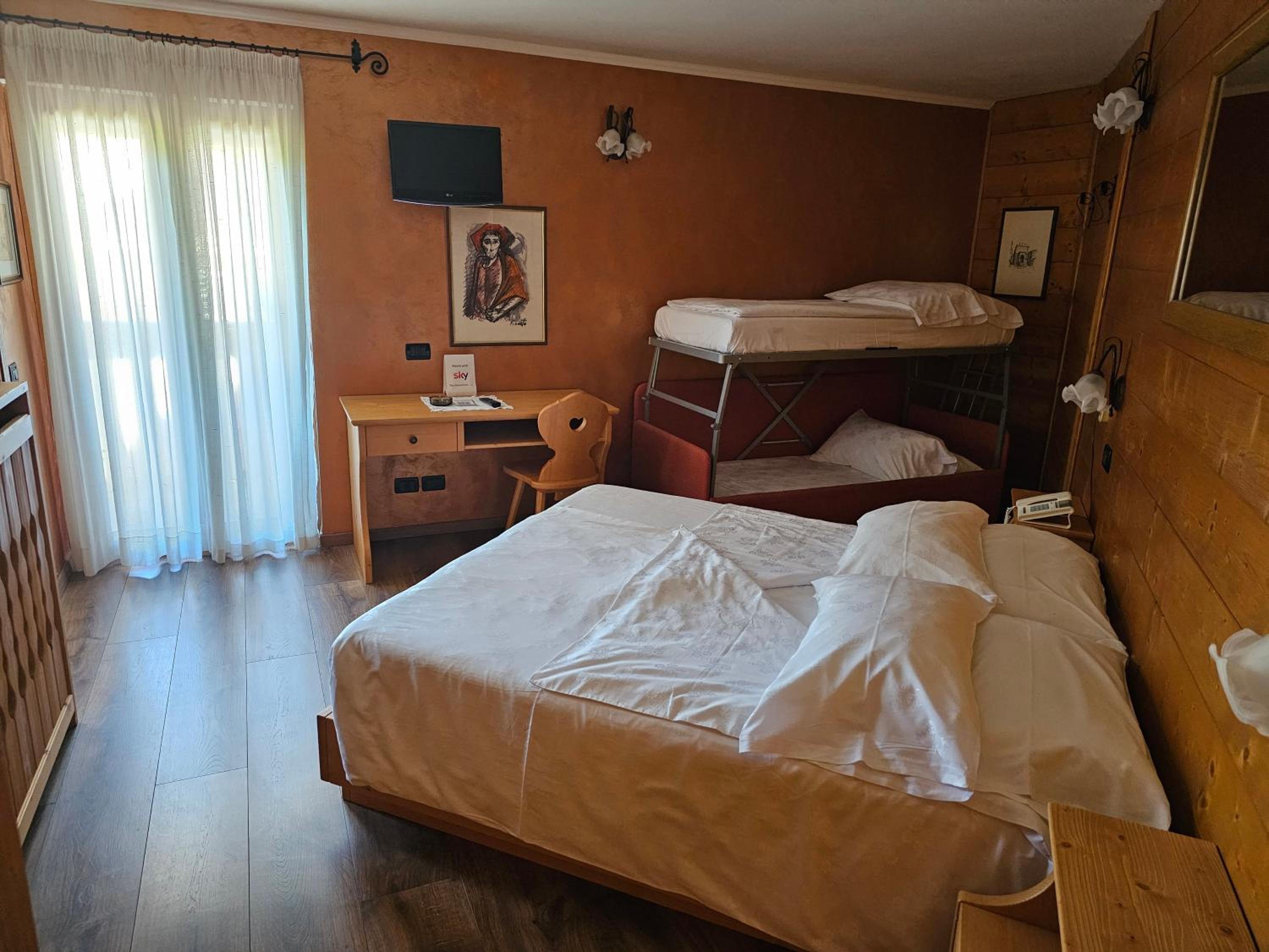 Quadruple Room with Mountain View - Photo 2