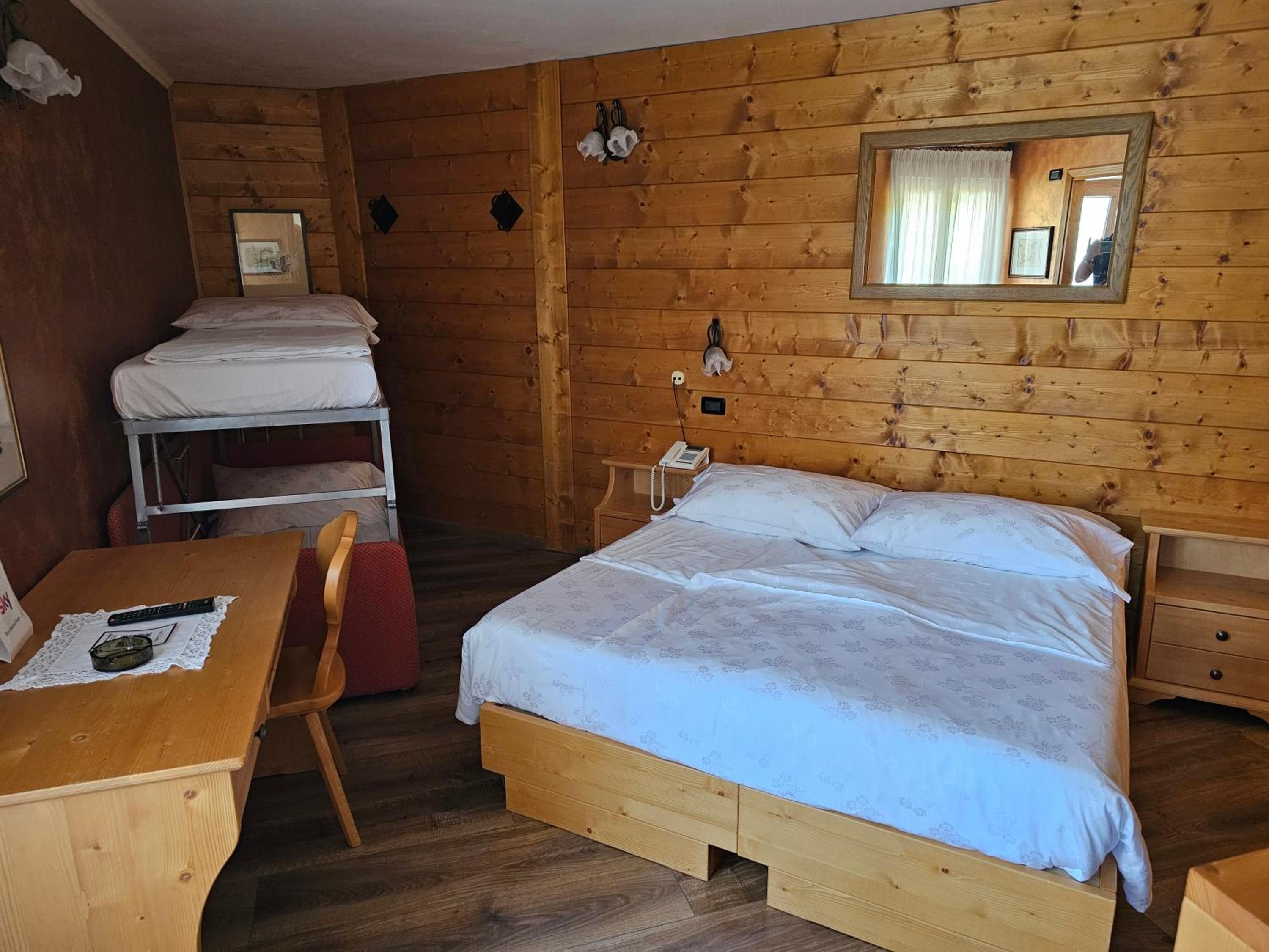 Quadruple Room with Mountain View - Photo 3
