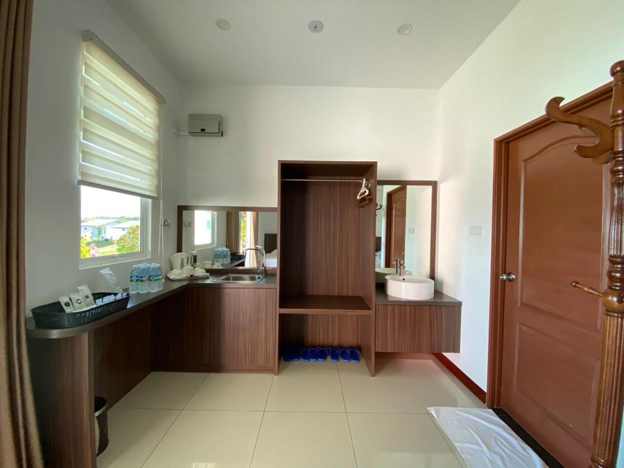 Deluxe Quadruple Room - Photo 5