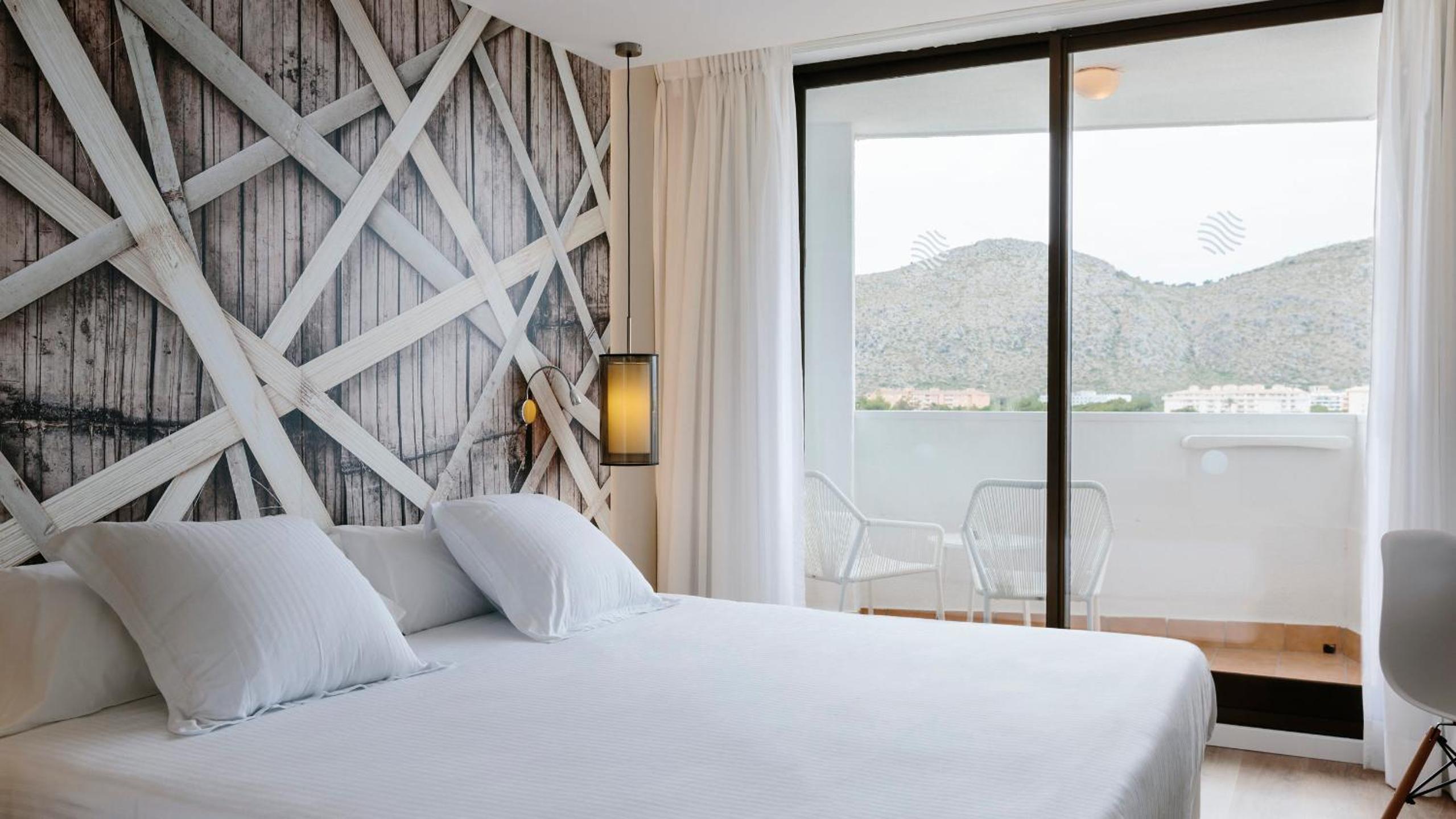 Habitación Doble o con Dos Camas con Vista a la Piscina