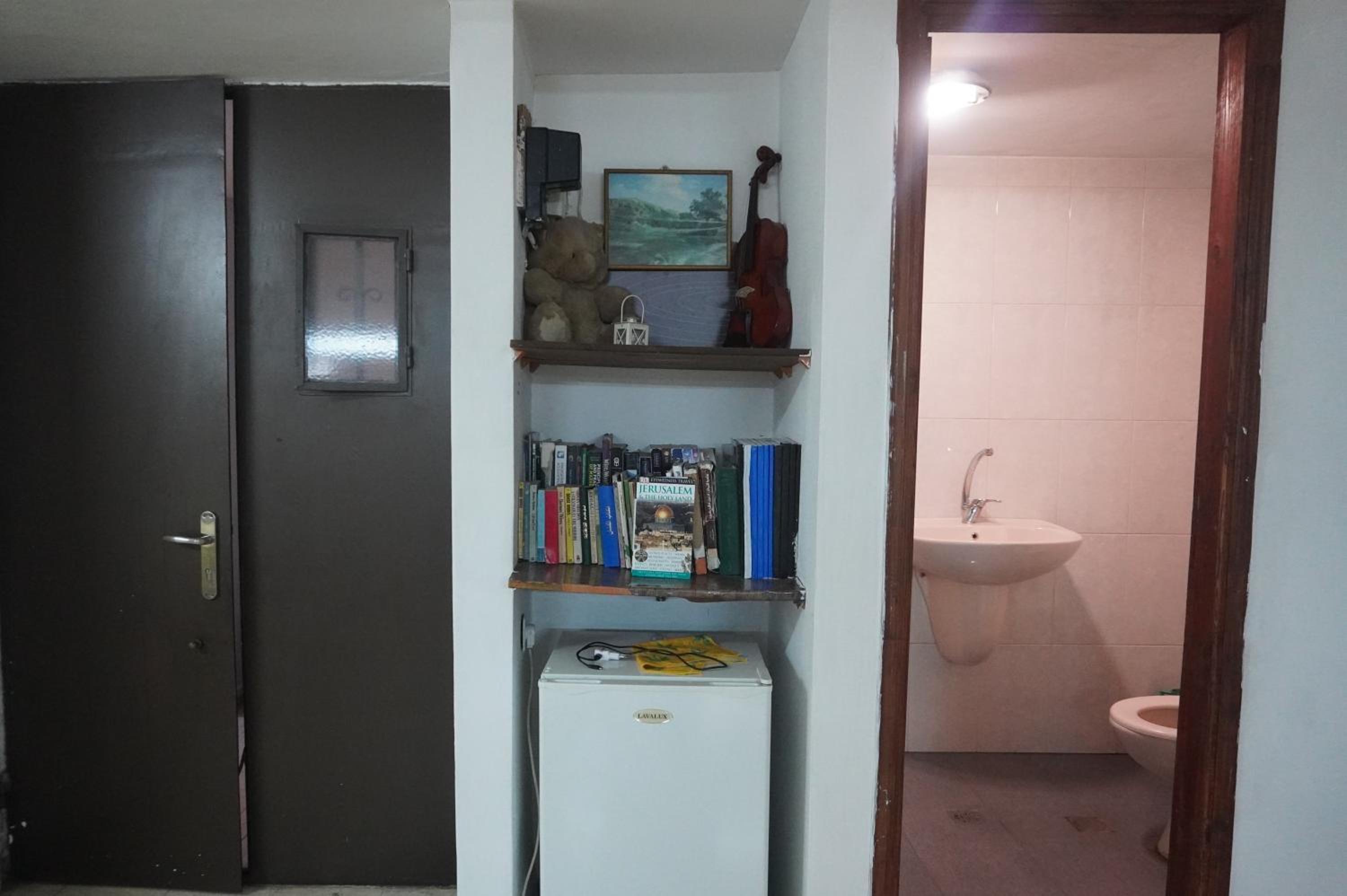One-Bedroom Apartment photo 3