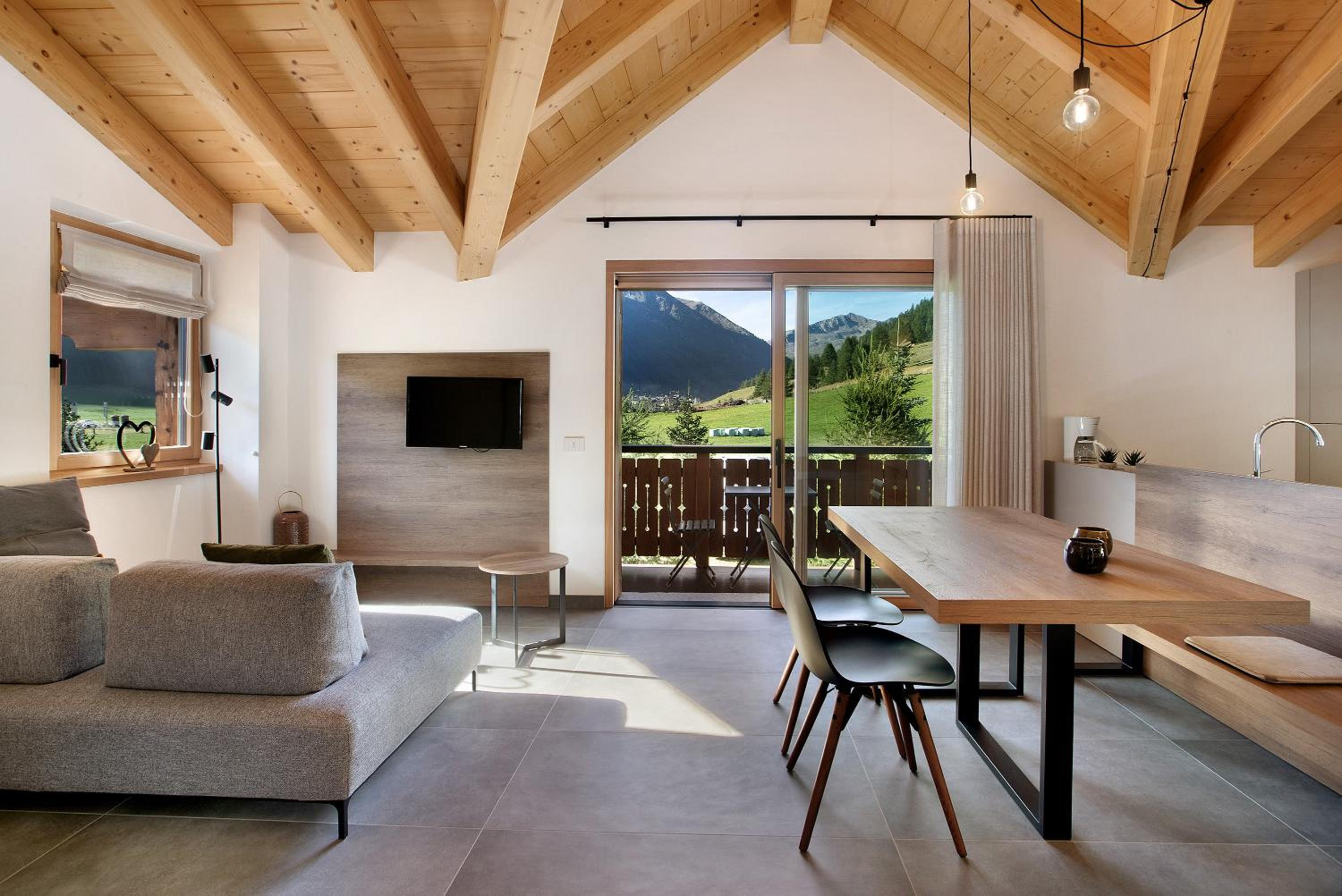 Two-Bedroom Deluxe Apartment with Garden View