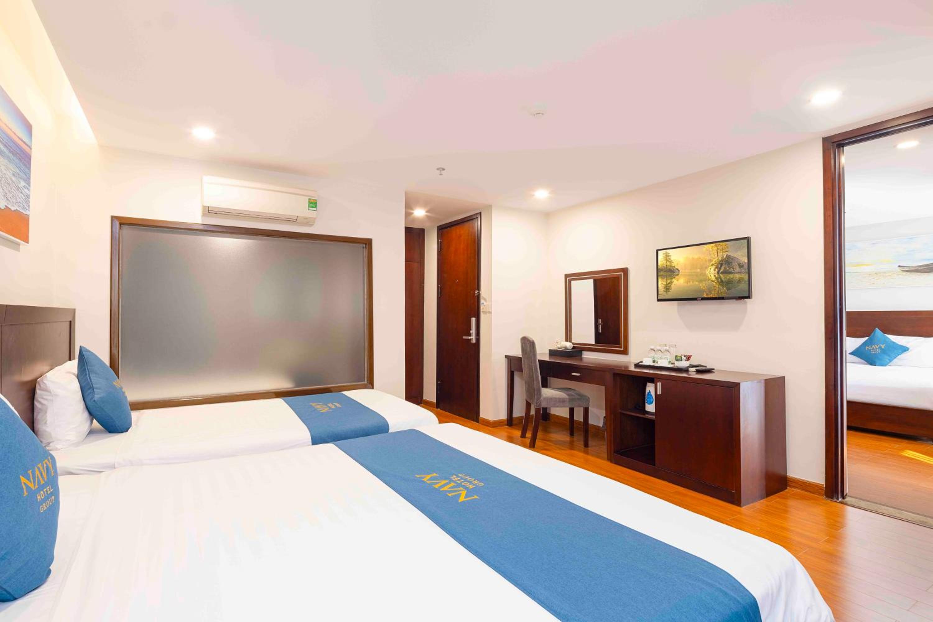 Deluxe Triple Room with Balcony - Photo 4
