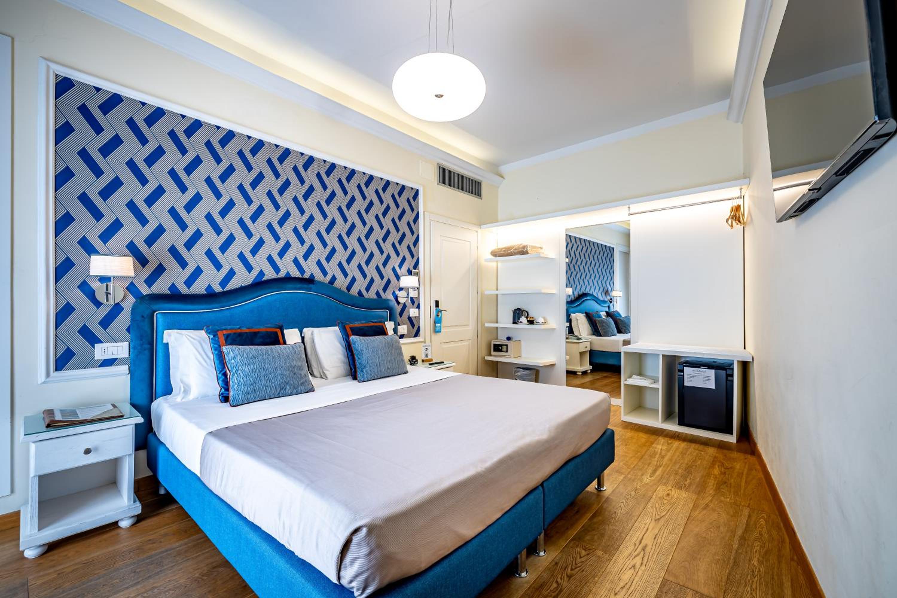 Double Room with Garden View thumbnail 5