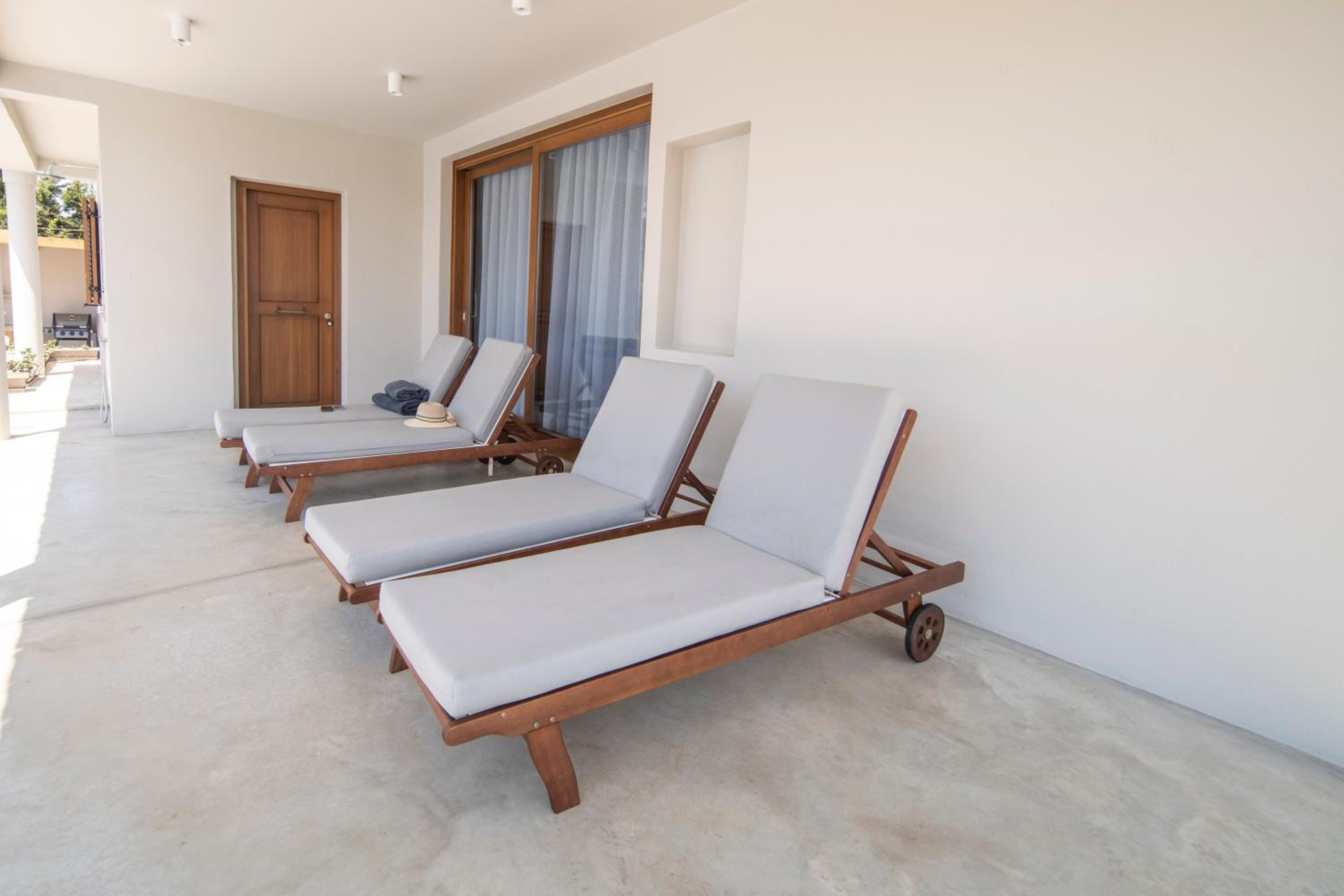 Three-Bedroom Villa photo 2