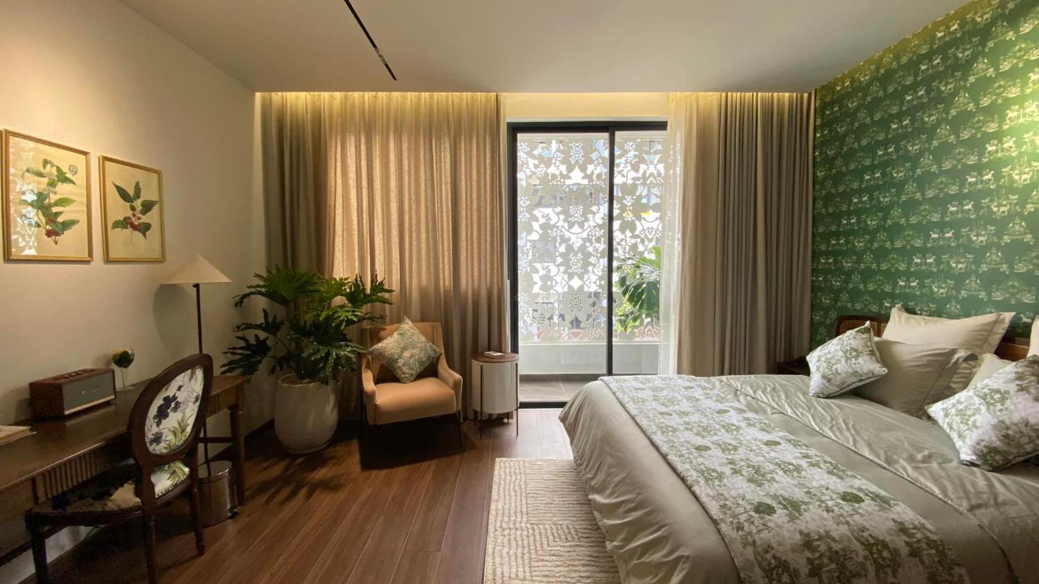 Botanical Suite With Balcony