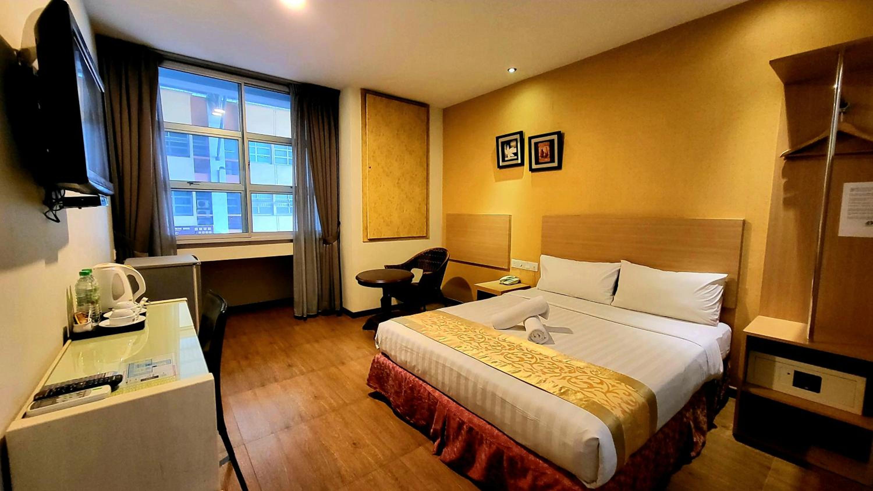 Deluxe Queen Room