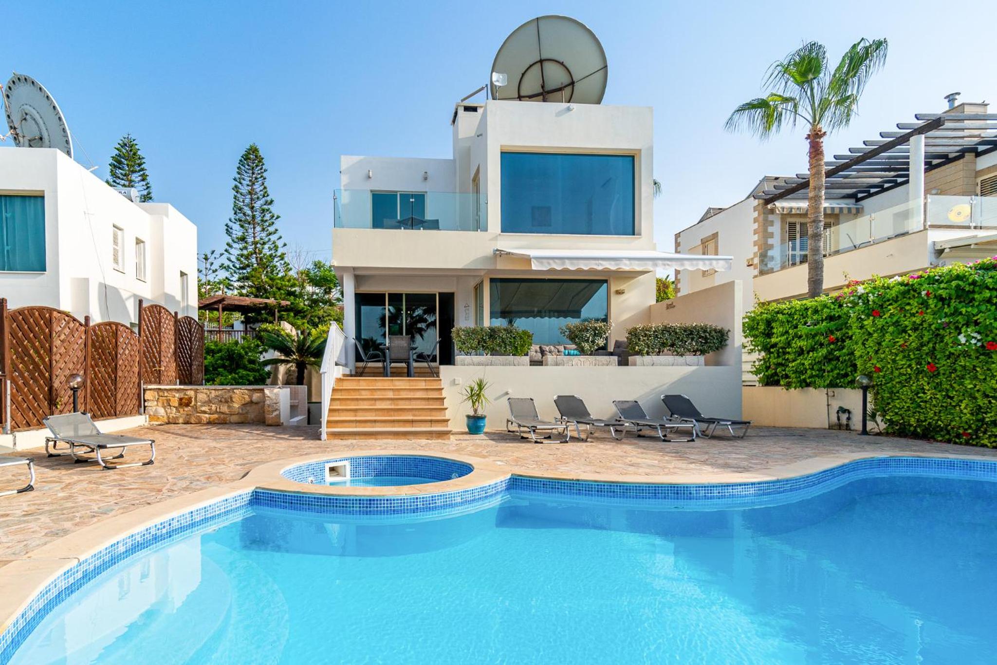Villa - Beach Front photo 2