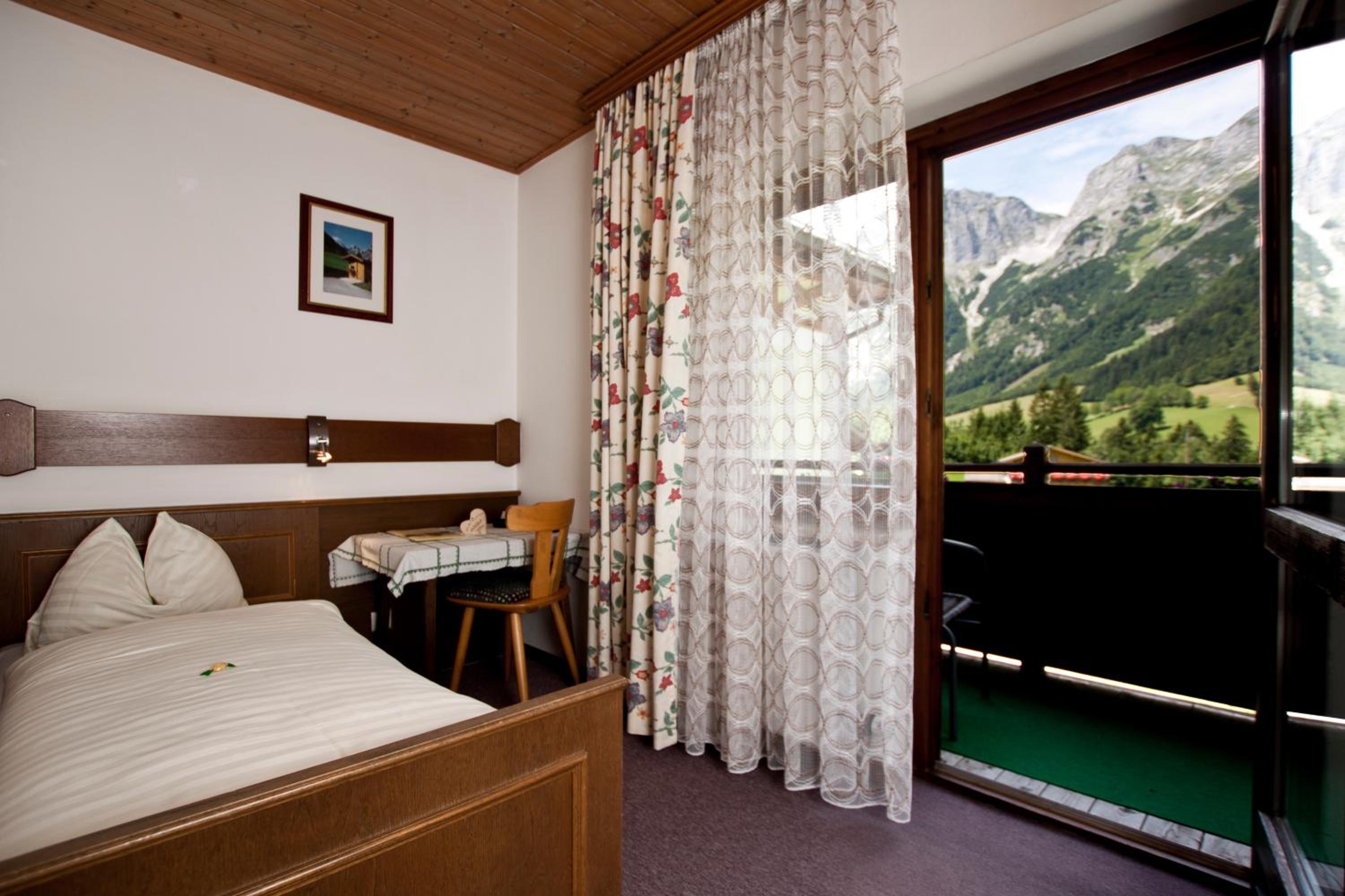 Standard Single Room with Mountain View photo 1