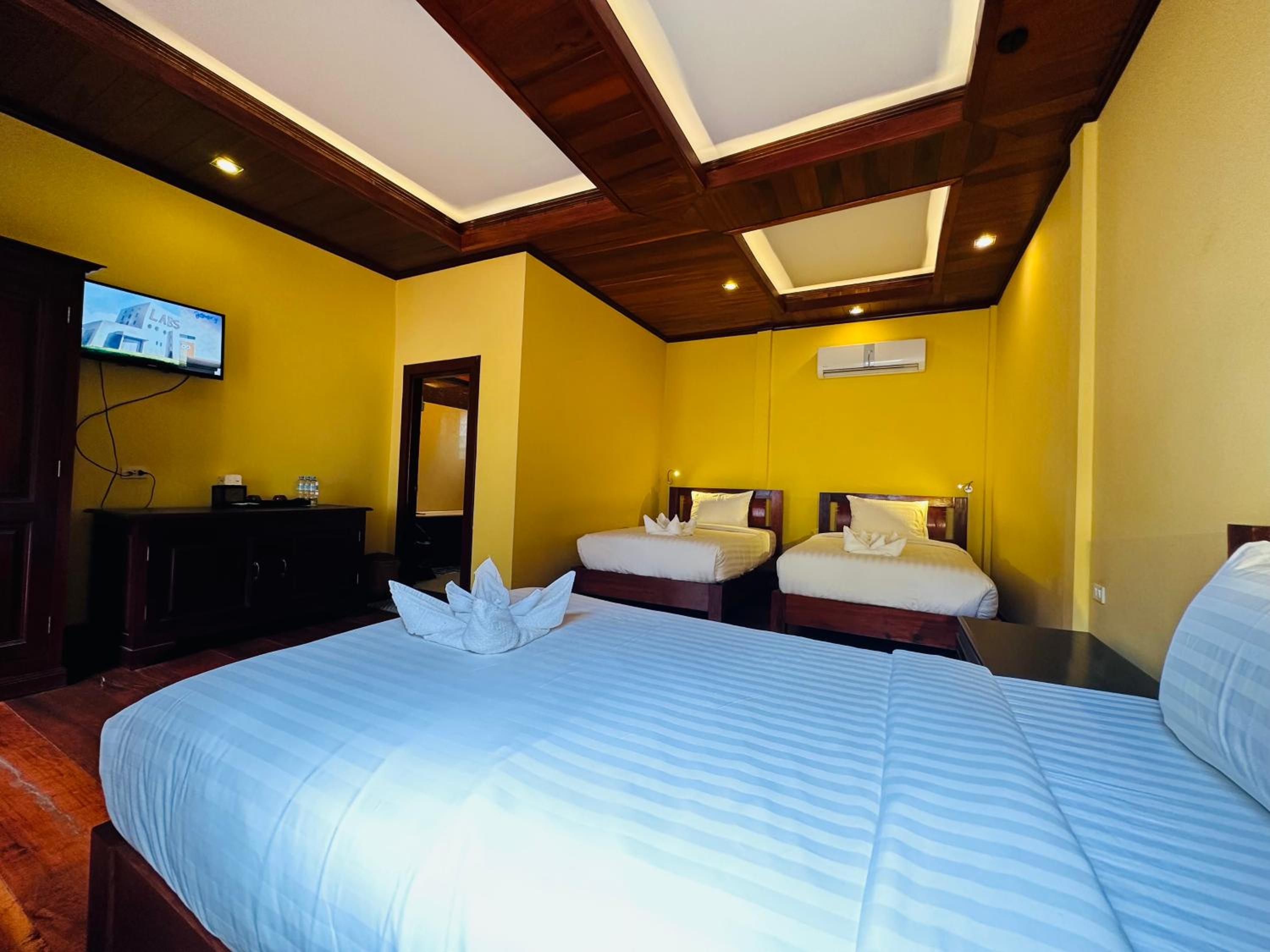 Deluxe Triple Room - Photo 16