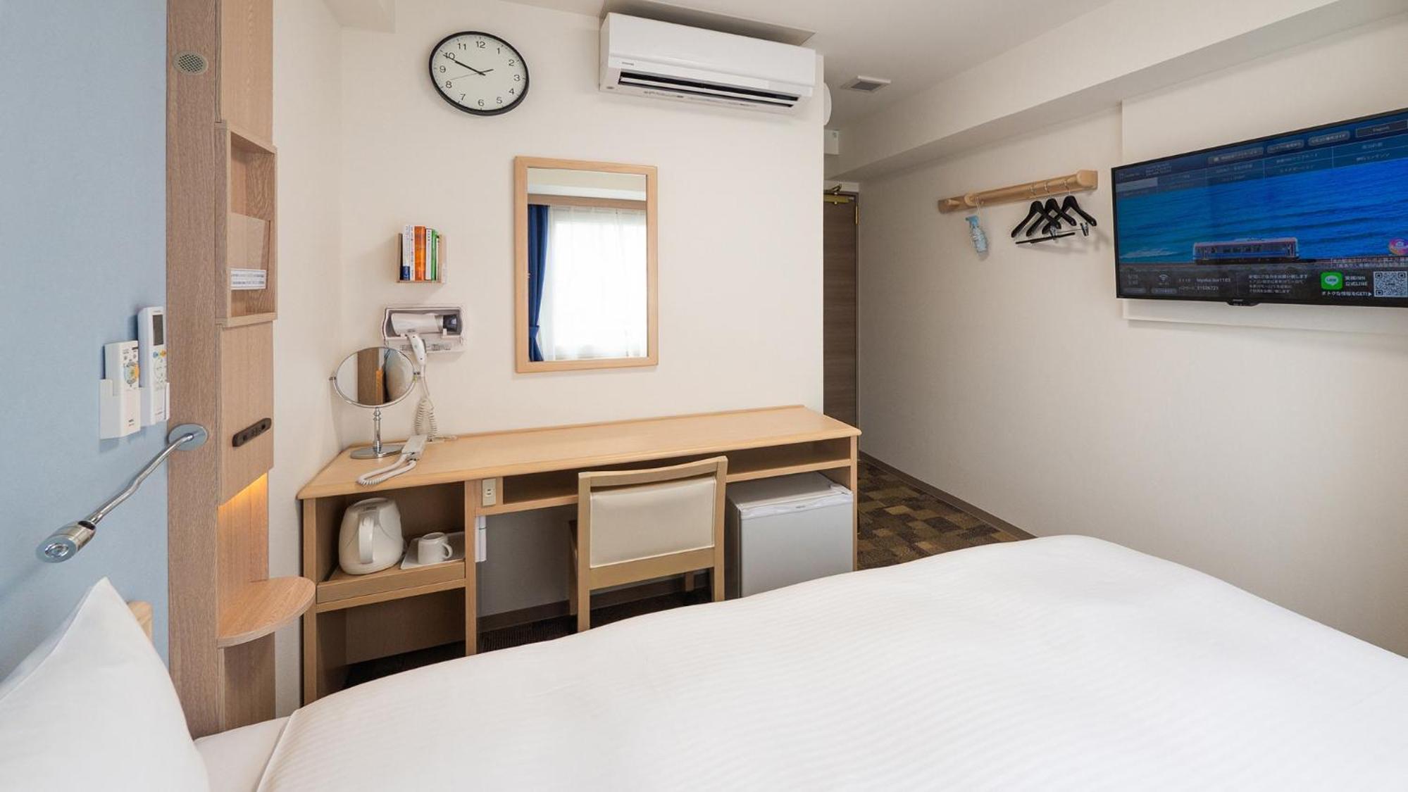Double Room with Small Double Bed - Non-Smoking - Photo 15