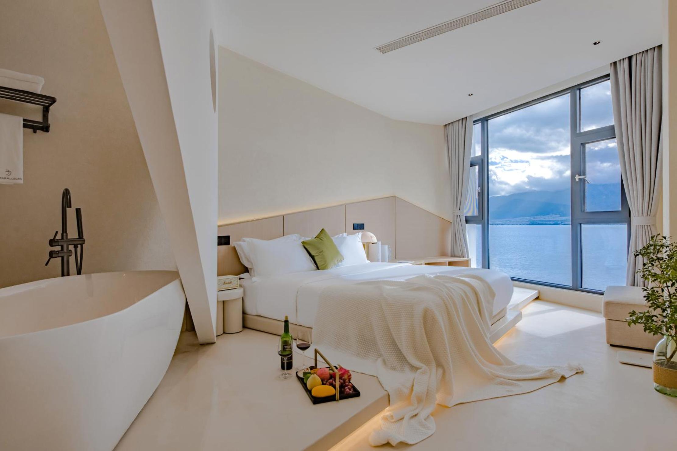 Lotus Lake View Bathtub King Room