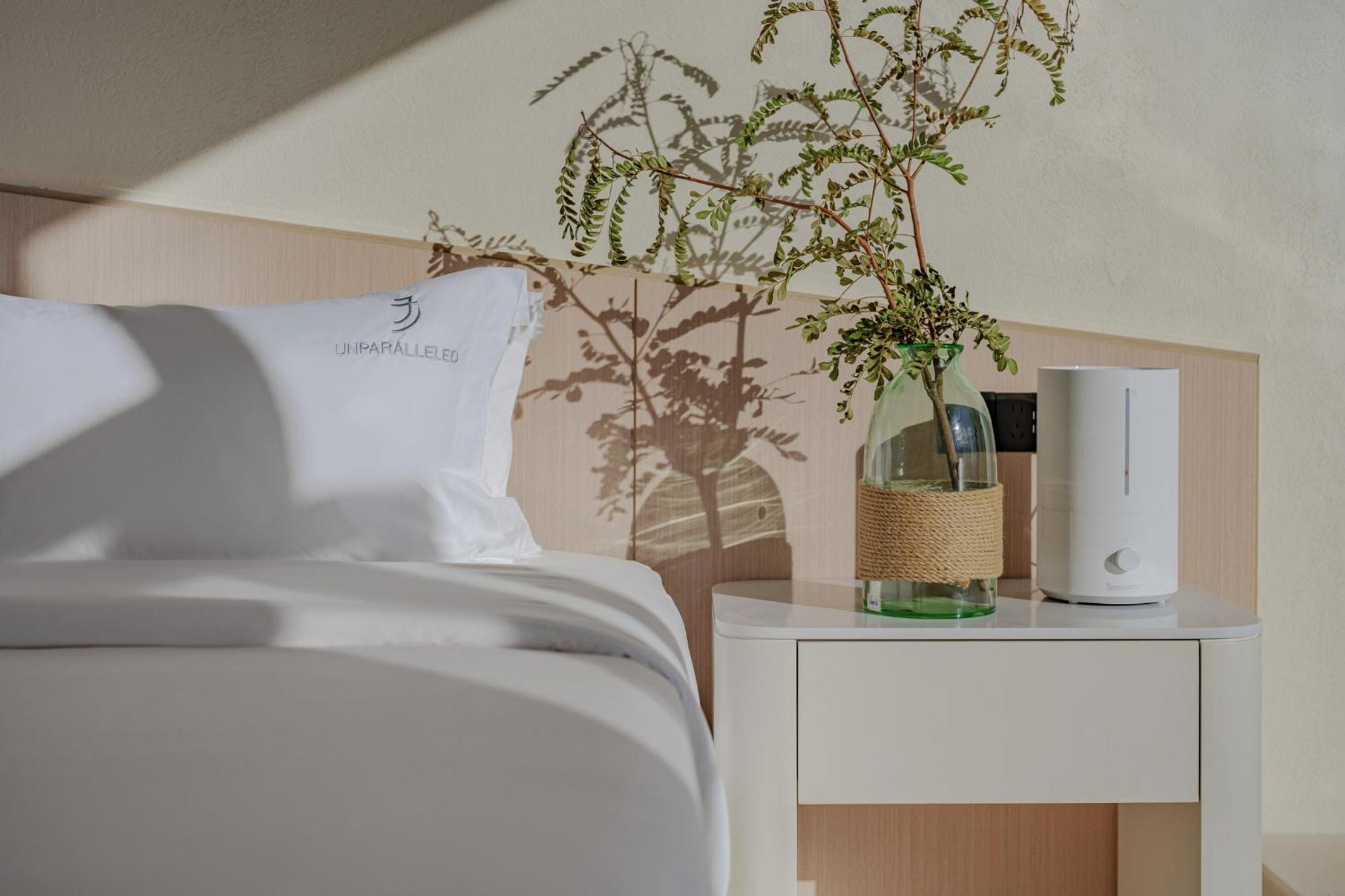 Lotus Lake View Bathtub King Room photo 2
