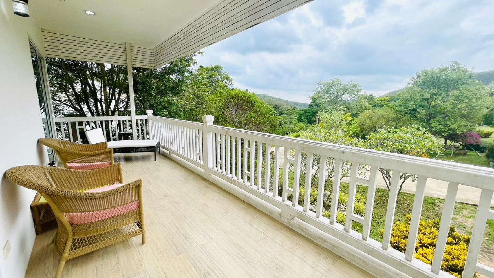 Superior Double or Twin Room with Mountain View photo 2