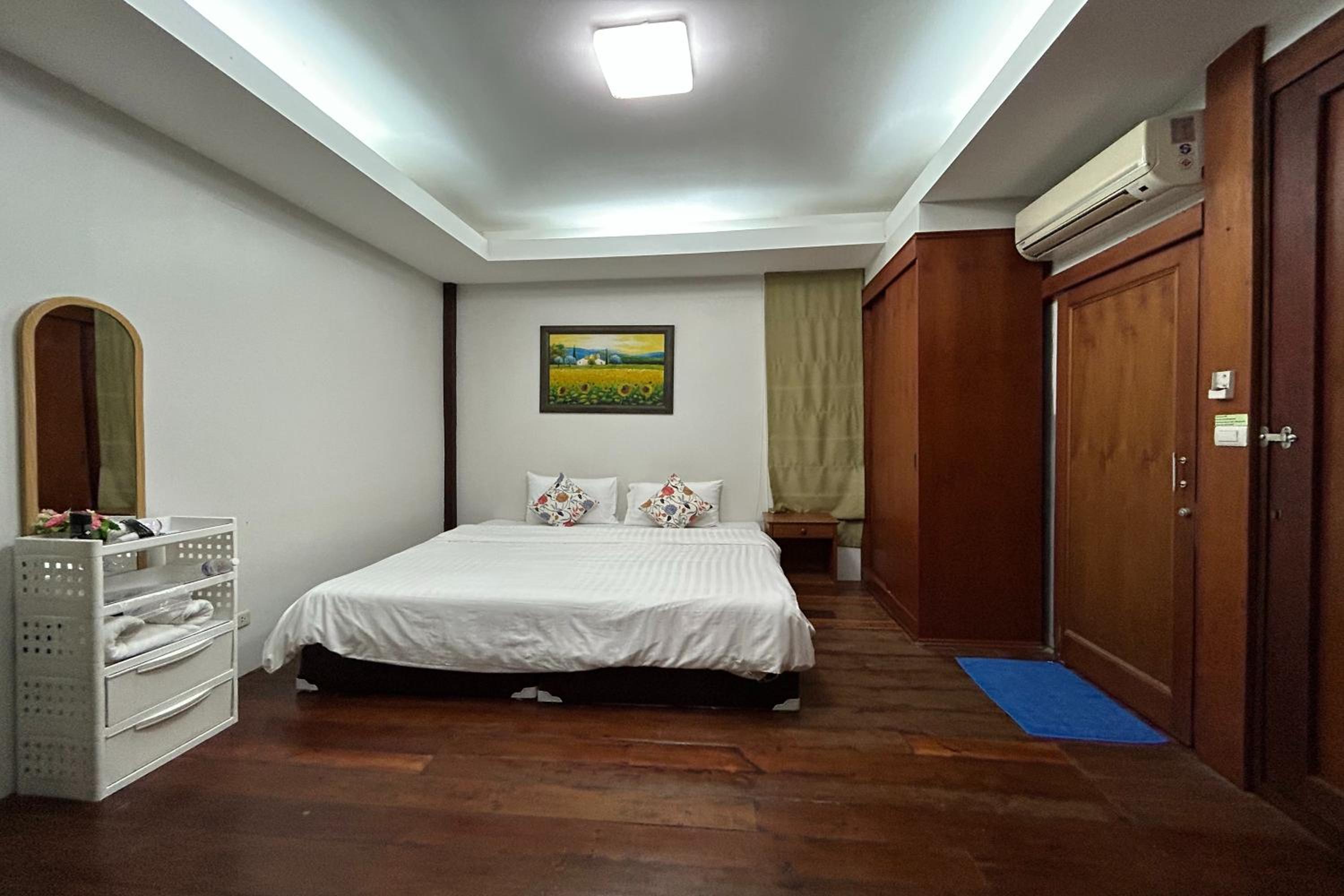 Family Room - Photo 3