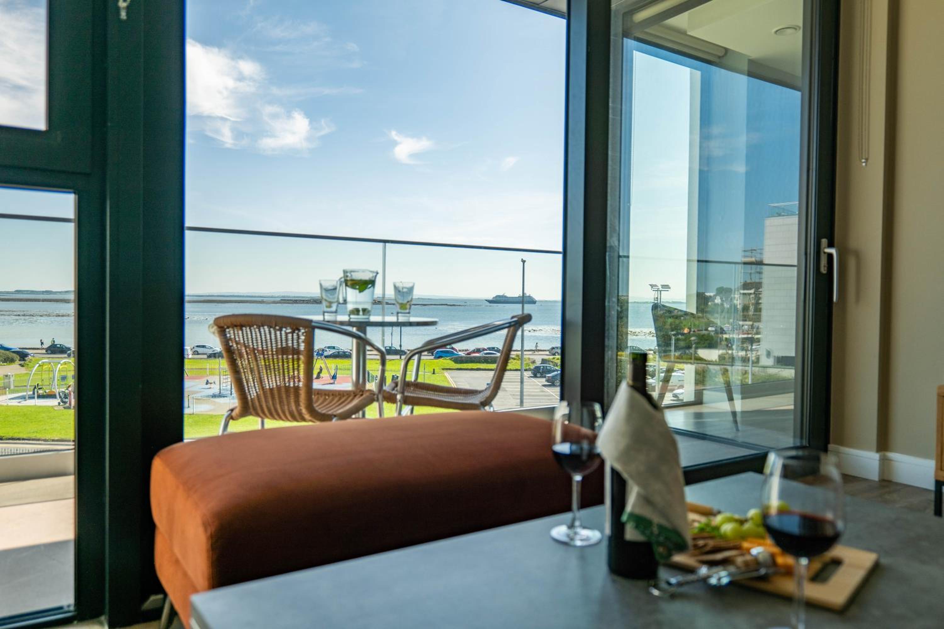 Two-Bedroom Apartment with Sea View - Photo 18