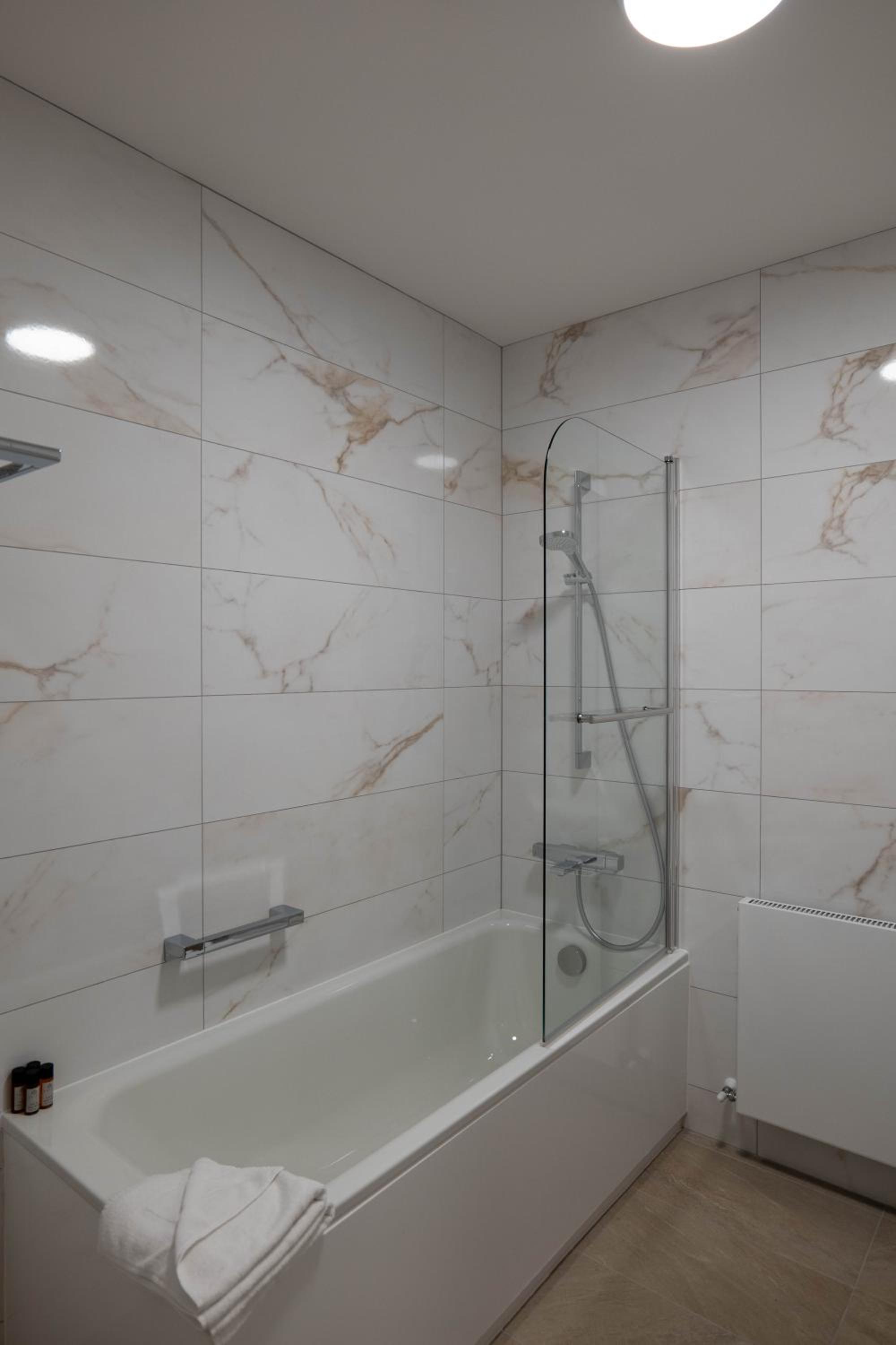 Two-Bedroom Apartment with Sea View - Photo 11