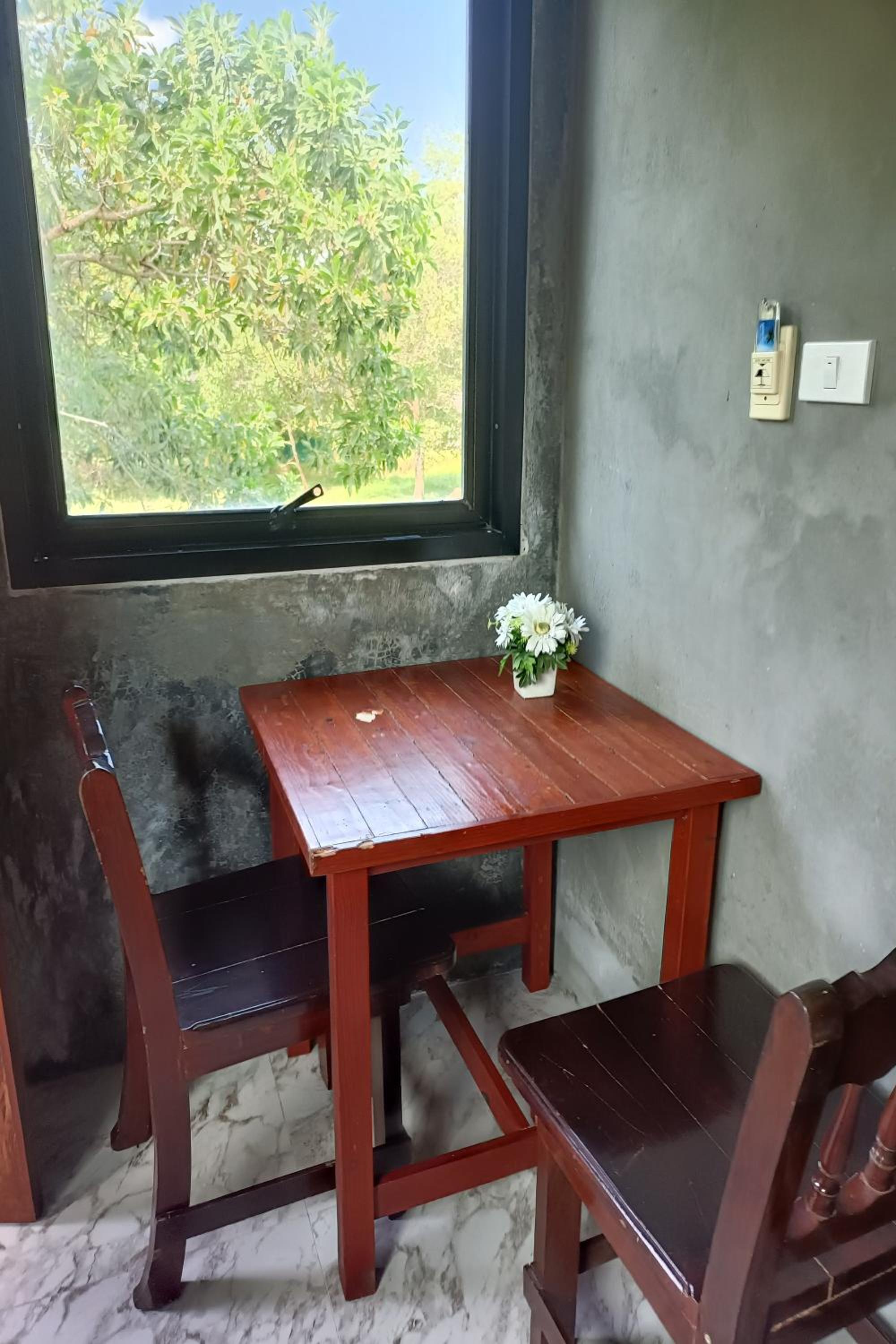 Deluxe Room (2 Adults + 1 Child) - Photo 3