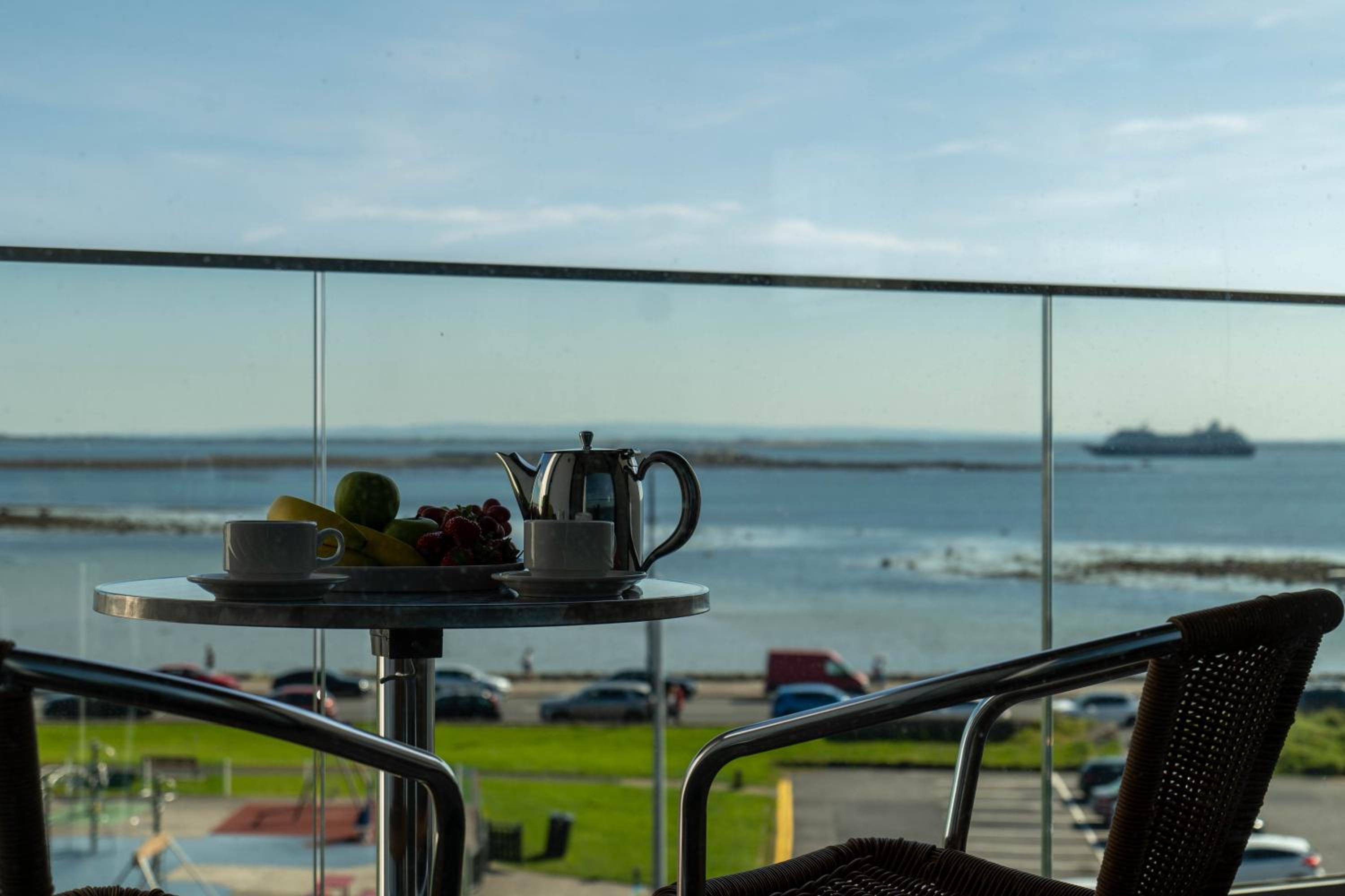 Two-Bedroom Apartment with Sea View - Photo 16