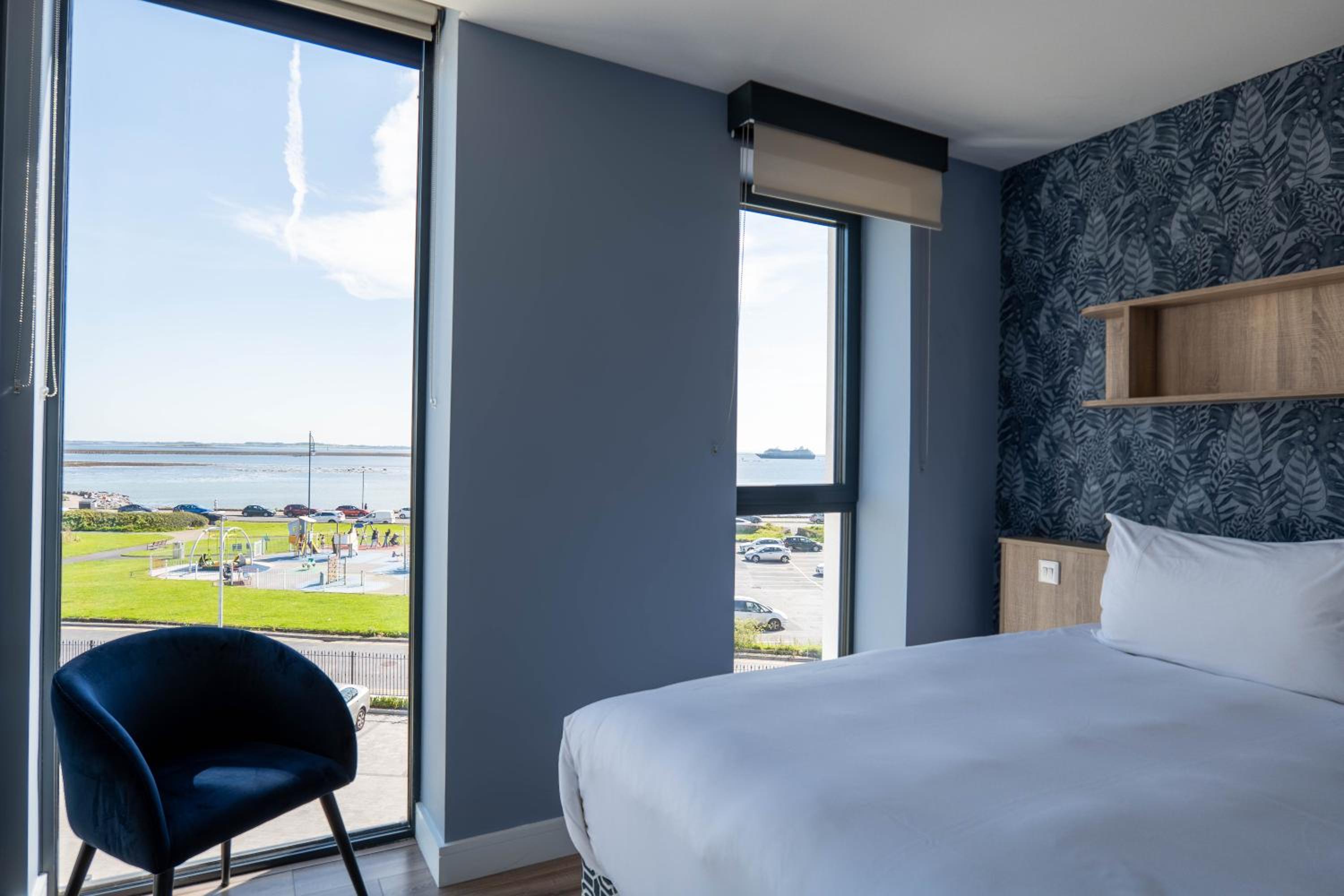 Two-Bedroom Apartment with Sea View - Photo 25