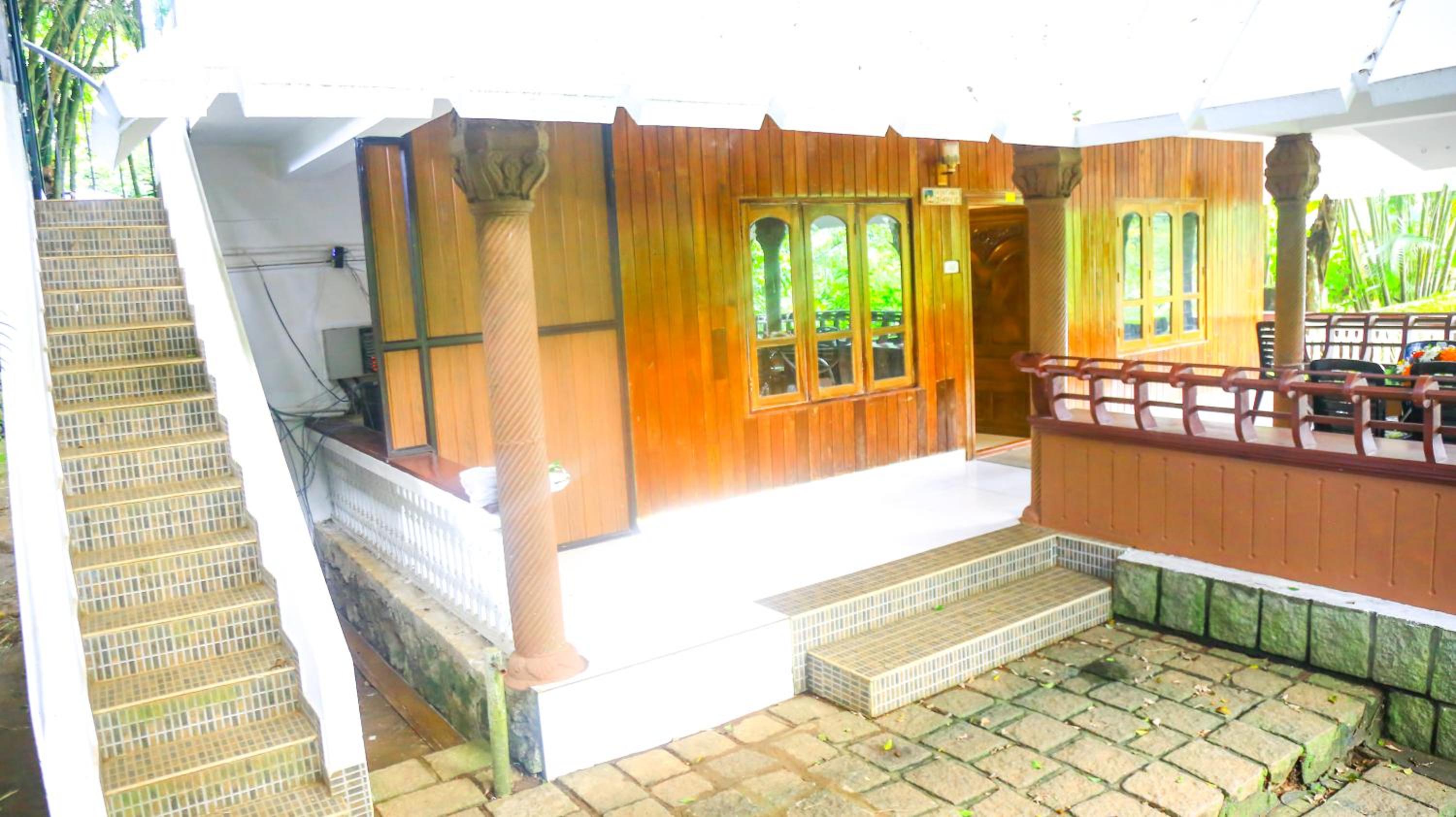 Villa - Photo 2