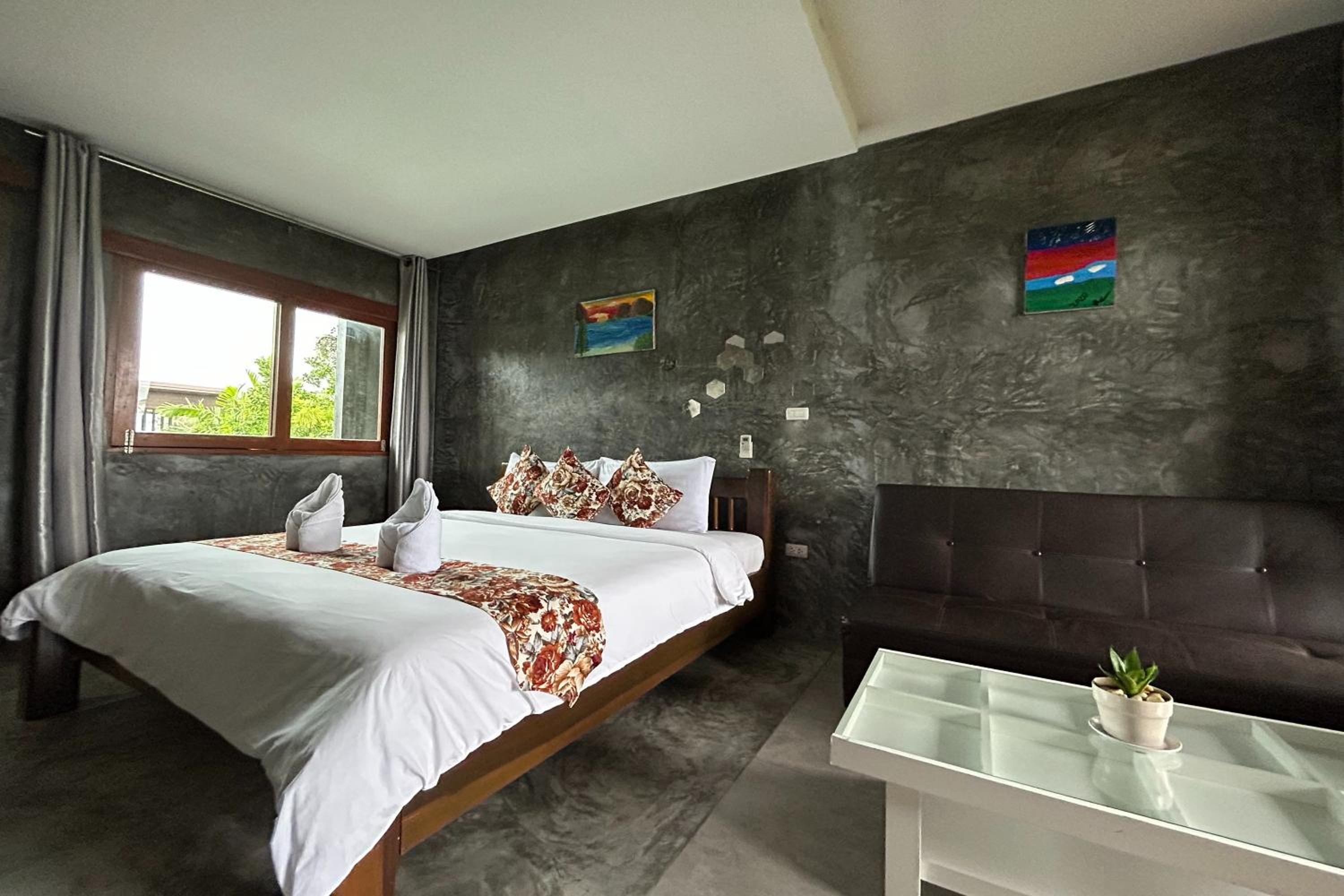 Deluxe Room - Photo 6
