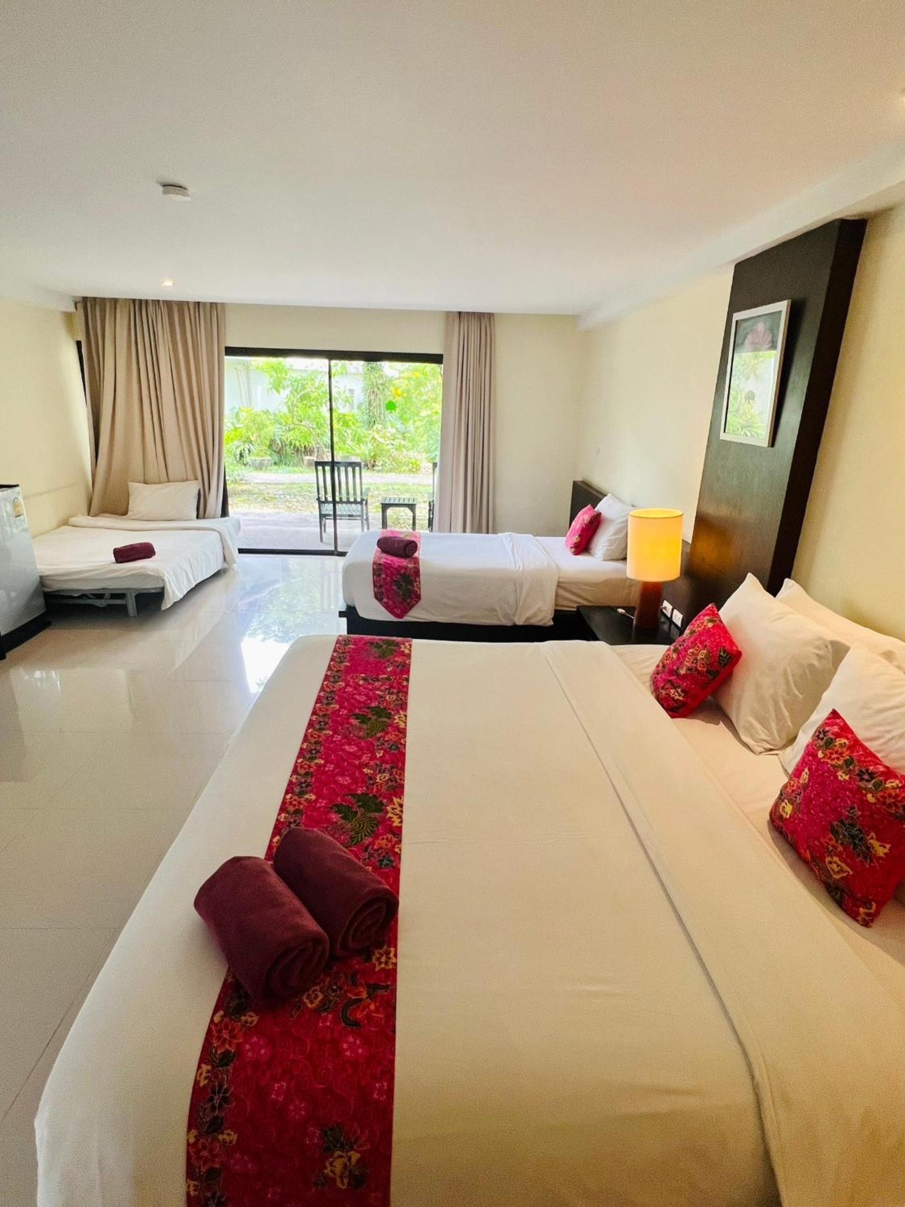 Deluxe Family Room 4