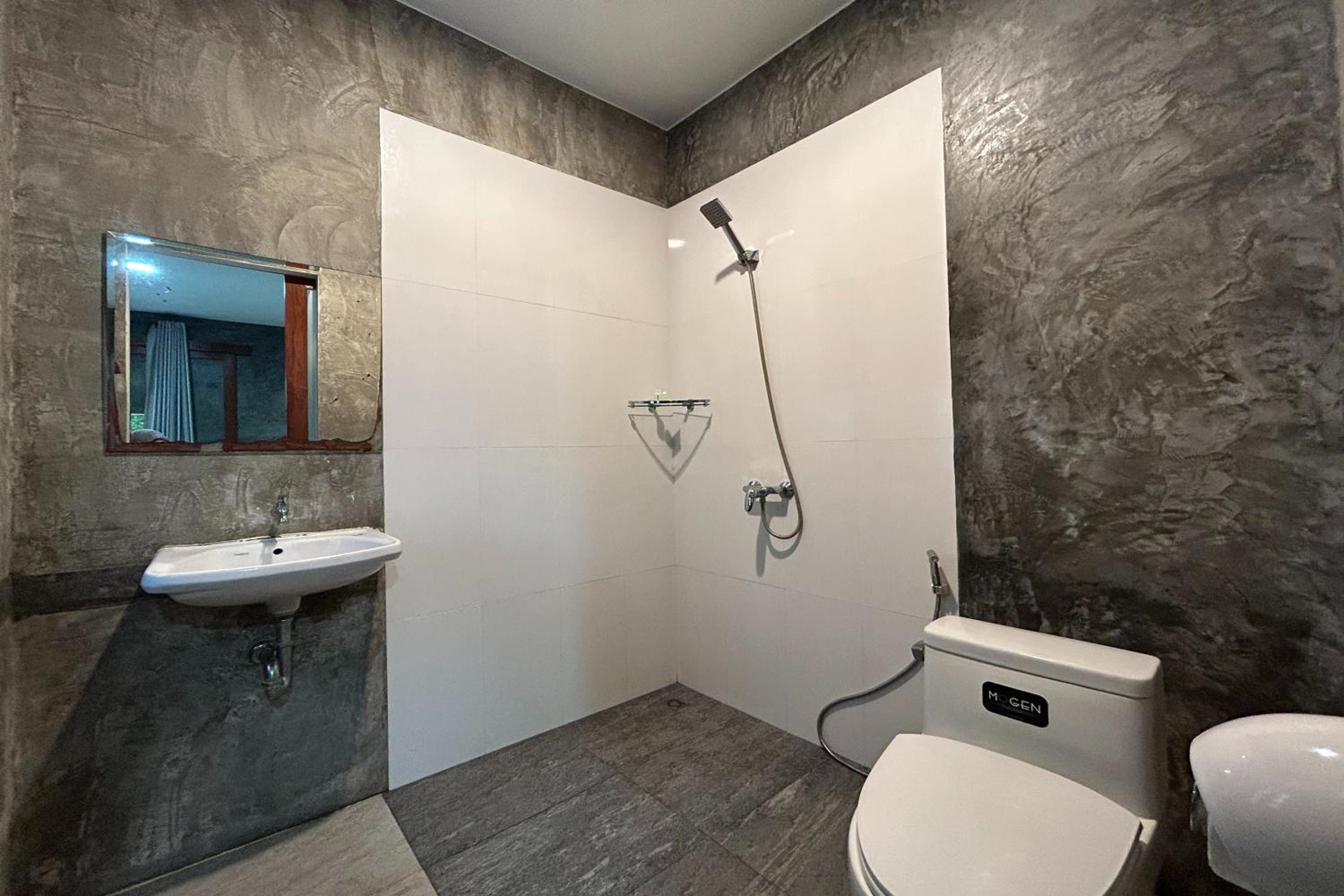 Deluxe Double Room with Balcony - Photo 7