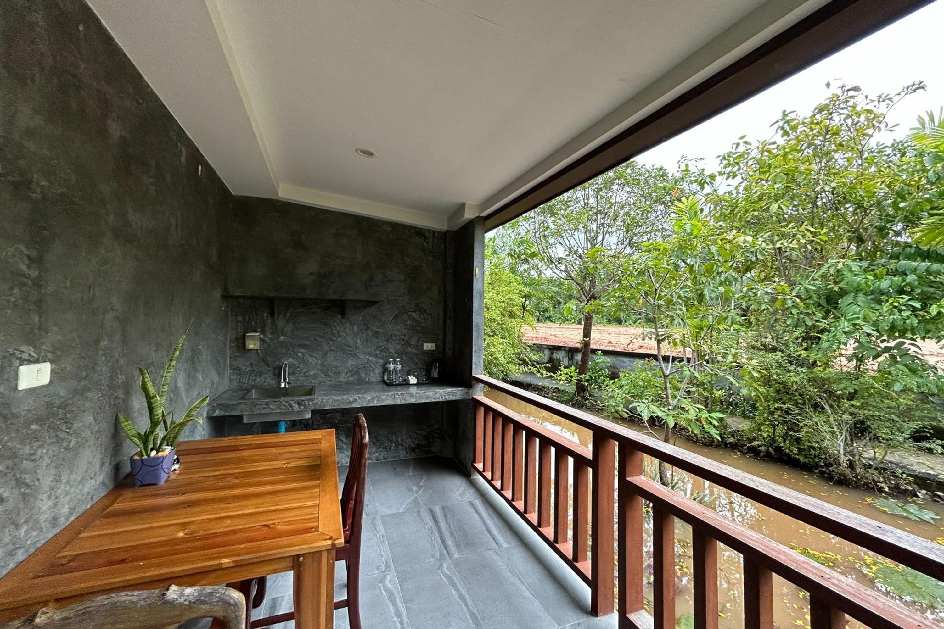 Deluxe Double Room with Balcony - Photo 2