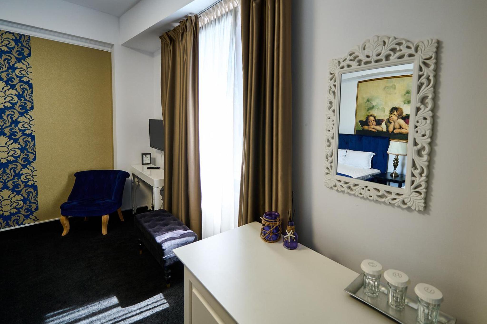 Basic Twin Room - Photo 9