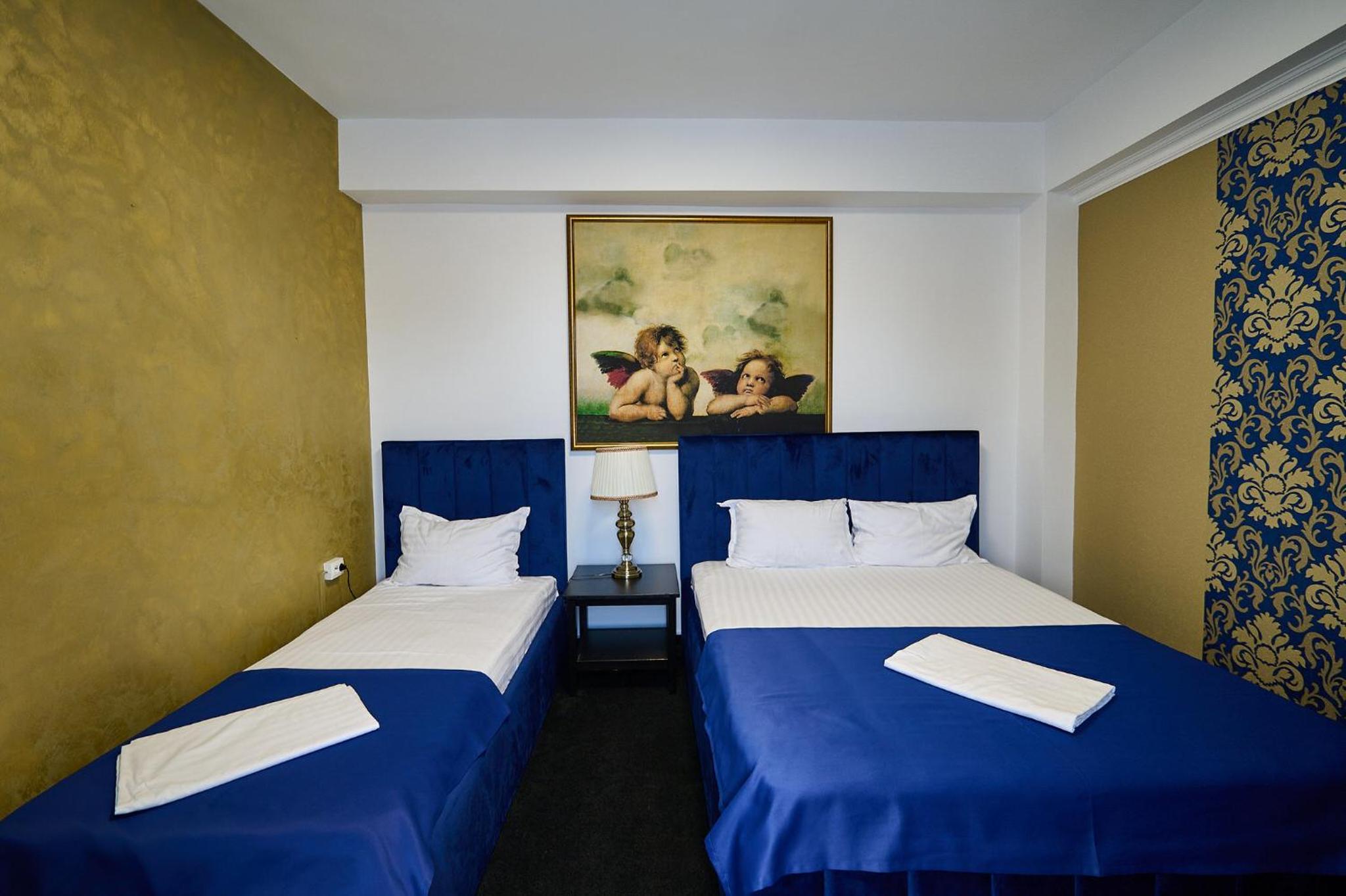 Basic Twin Room - Photo 11