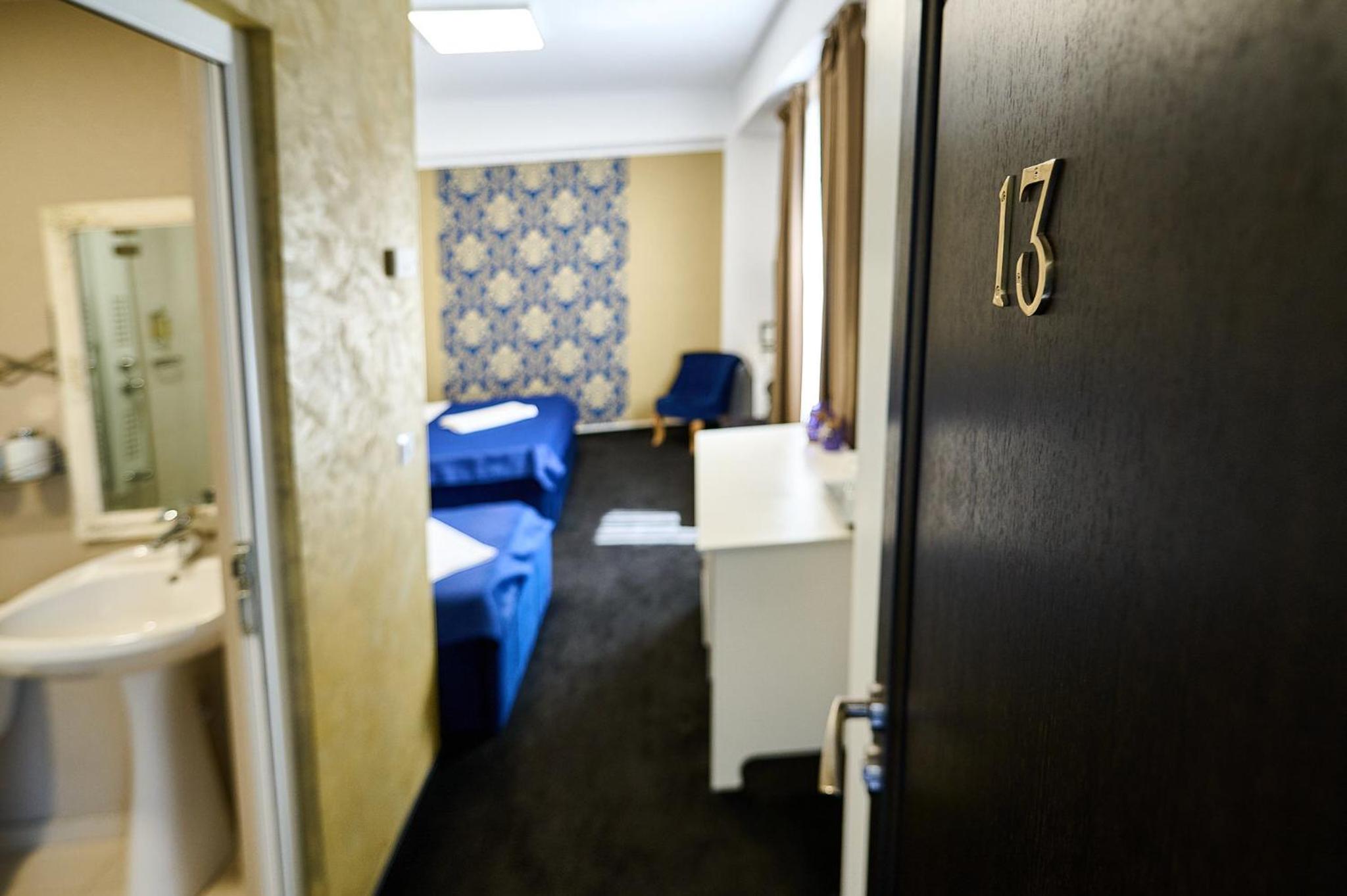 Basic Twin Room - Photo 3