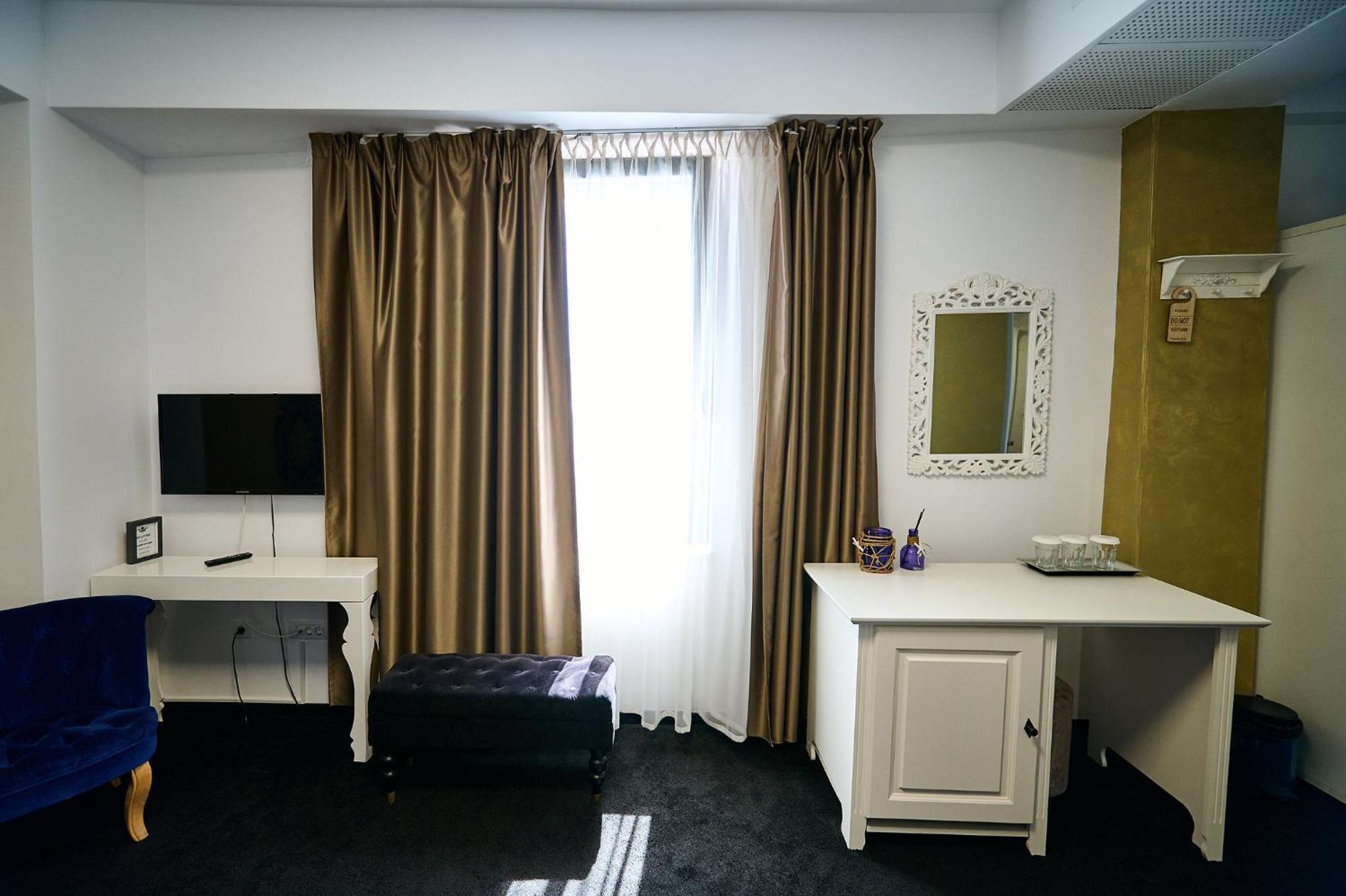 Basic Twin Room - Photo 4