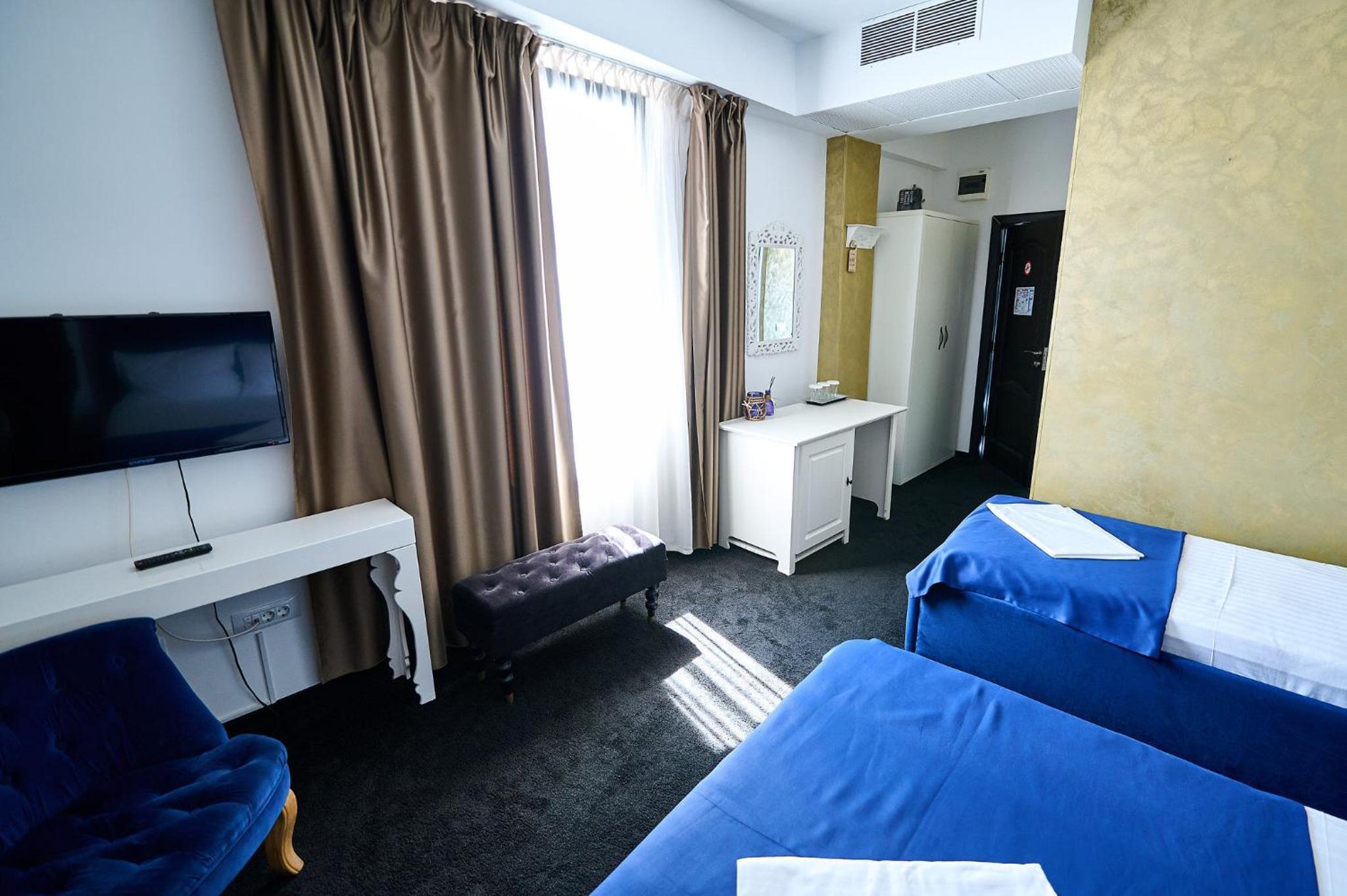 Basic Twin Room - Photo 8