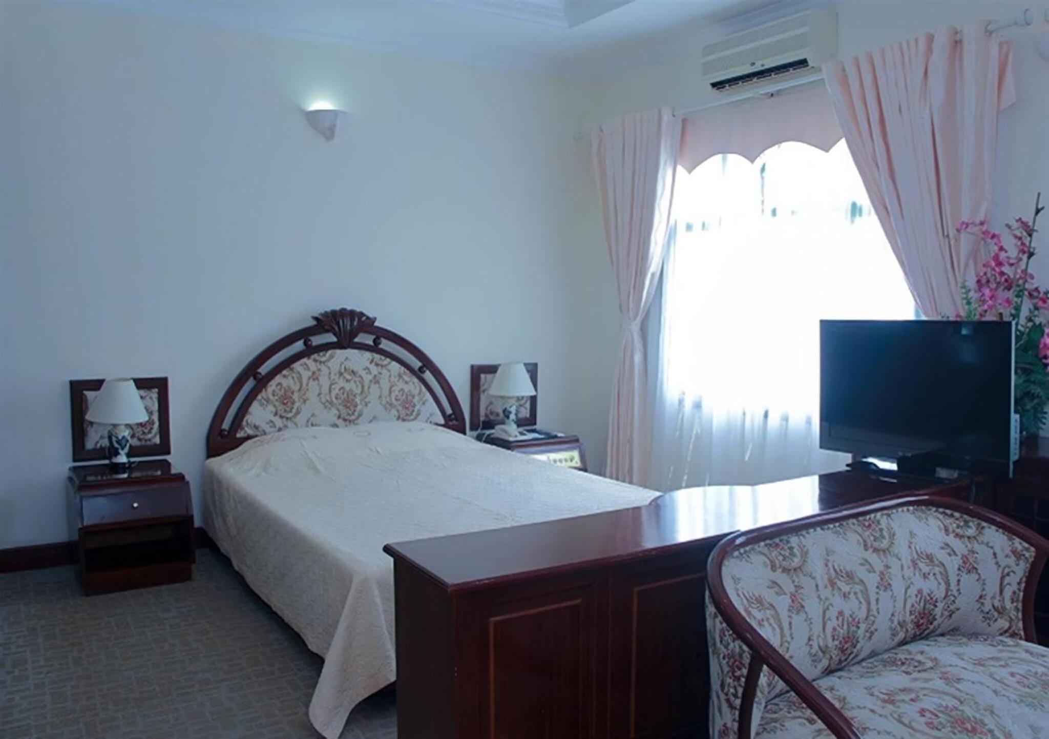 Standard Queen Room