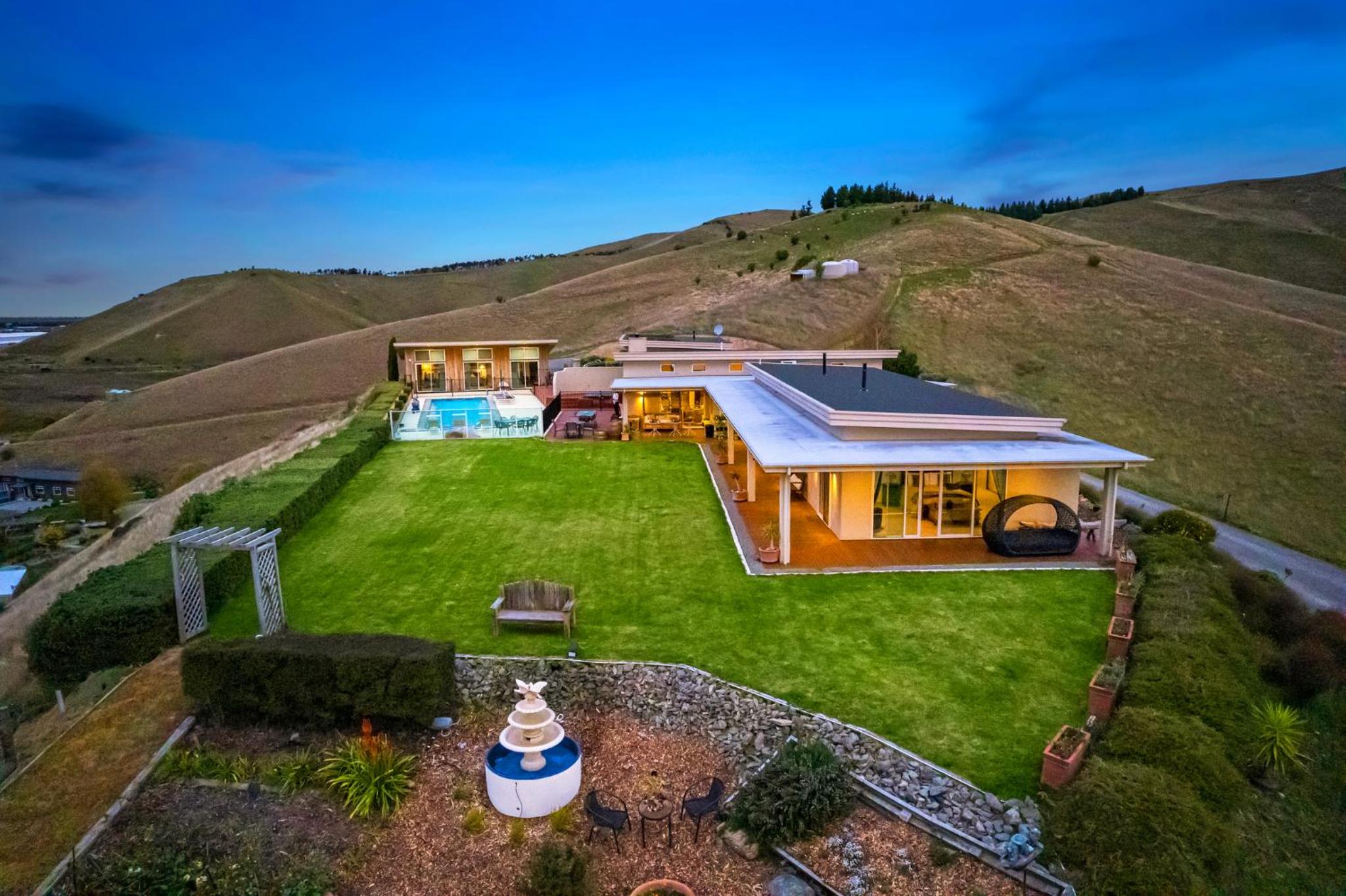 Villa with Private Pool - Photo 1