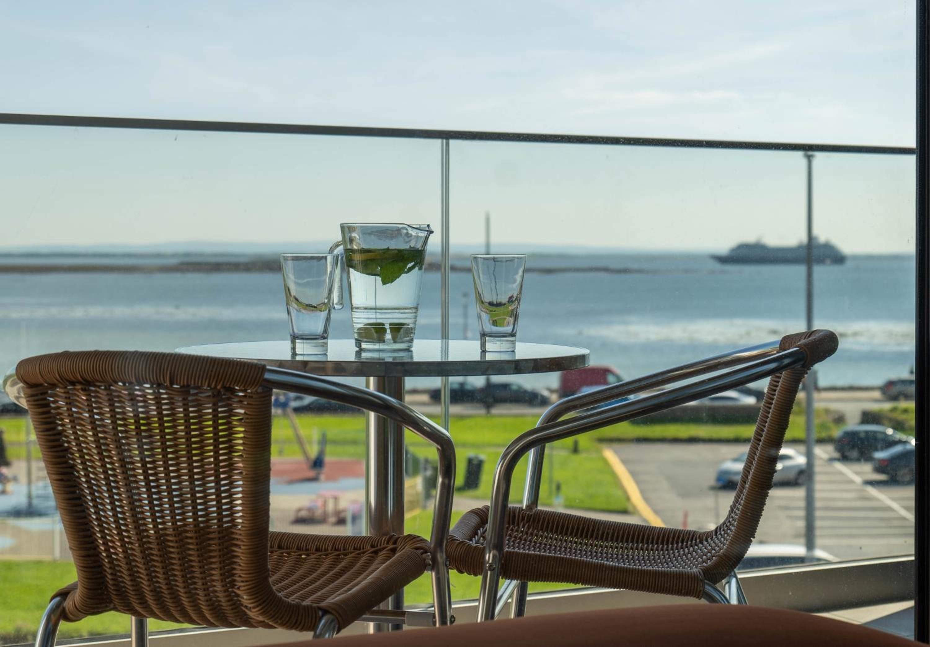 Two-Bedroom Apartment with Sea View - Photo 9