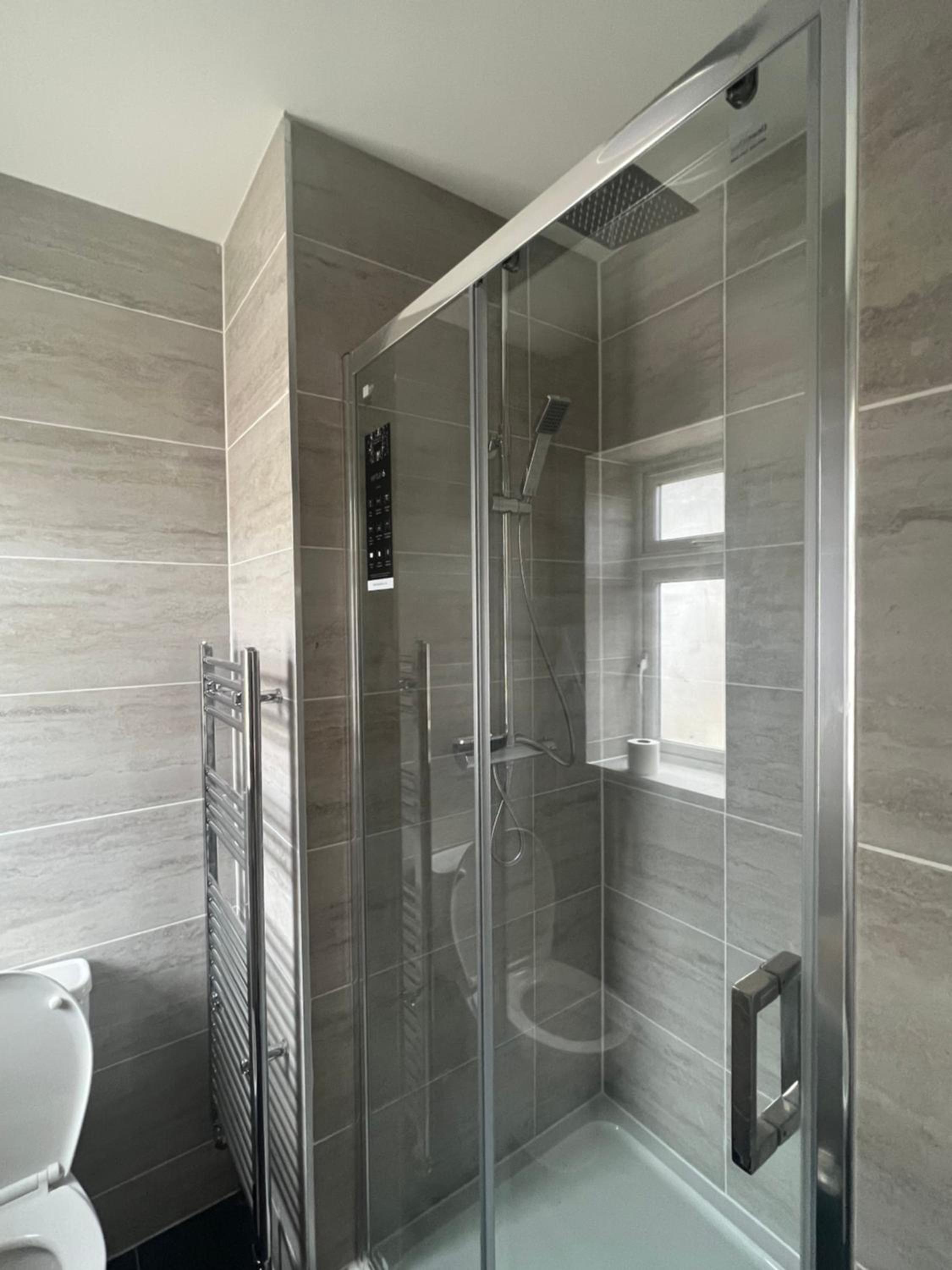 Double Room with Private Bathroom - Photo 2