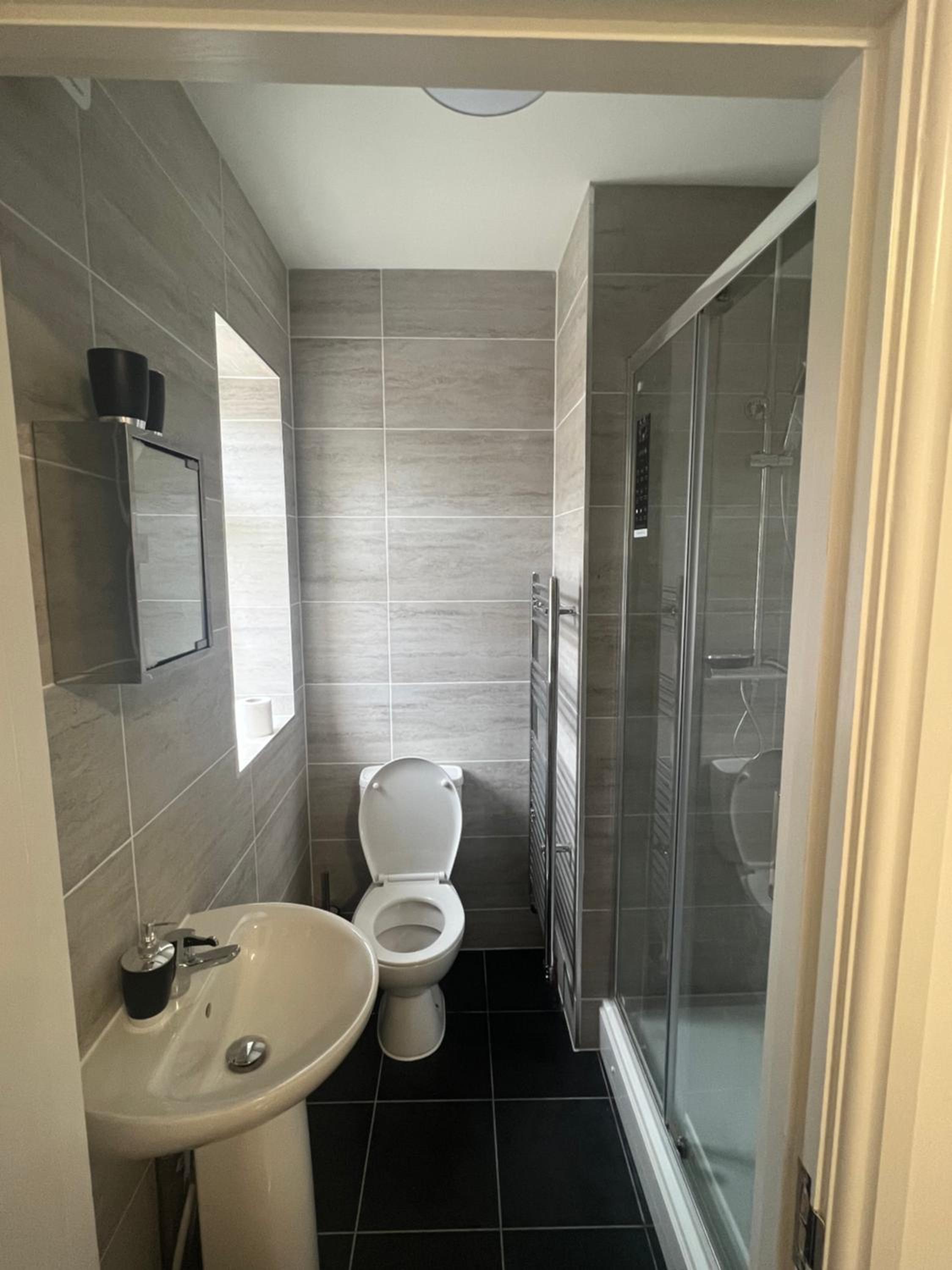 Double Room with Private Bathroom - Photo 3