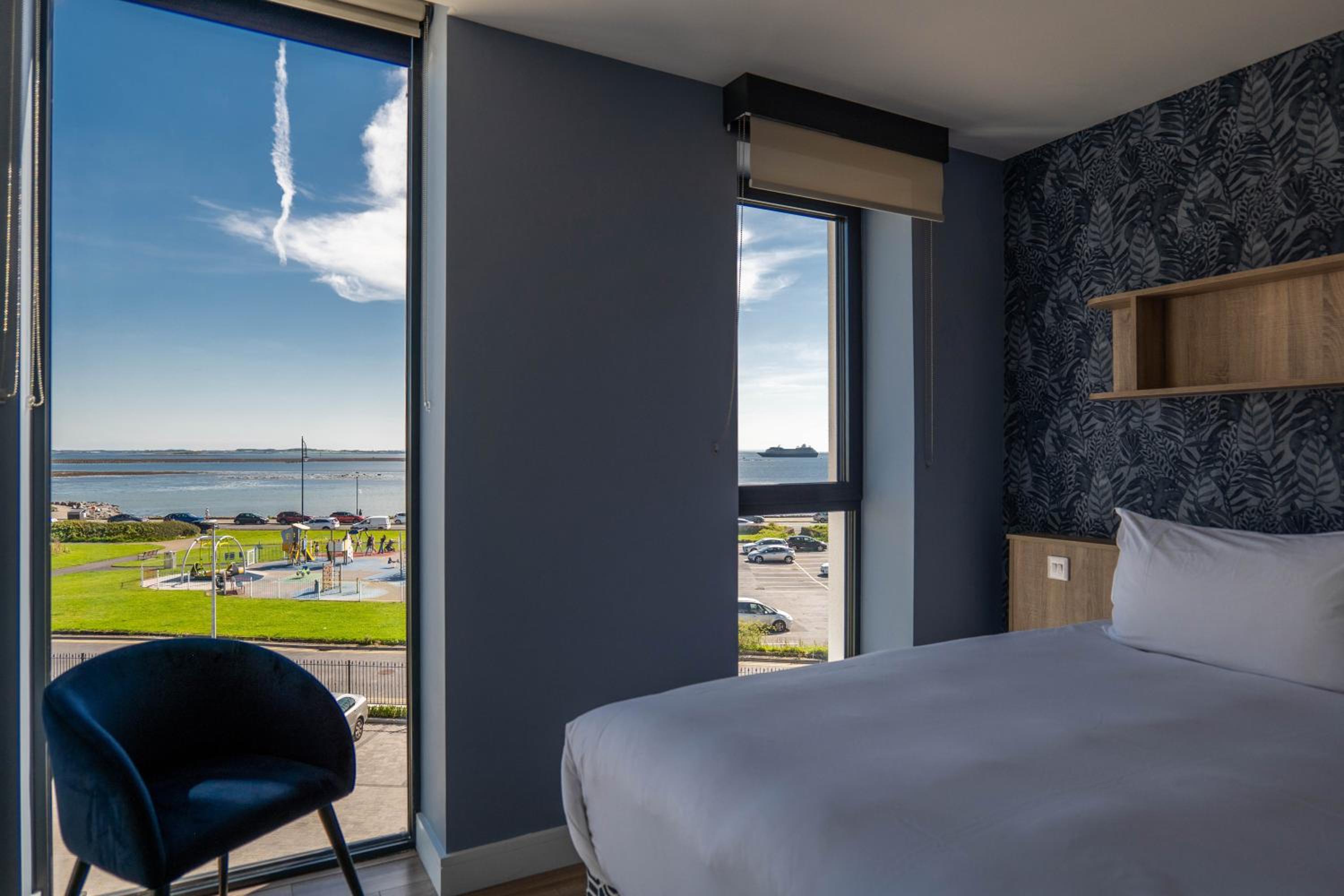 Two-Bedroom Apartment with Sea View - Photo 23